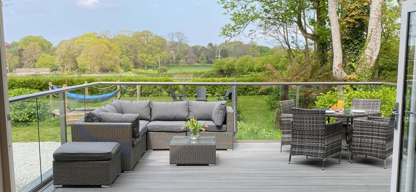 Luxury retreat with hot tub & wood burner - Mylor