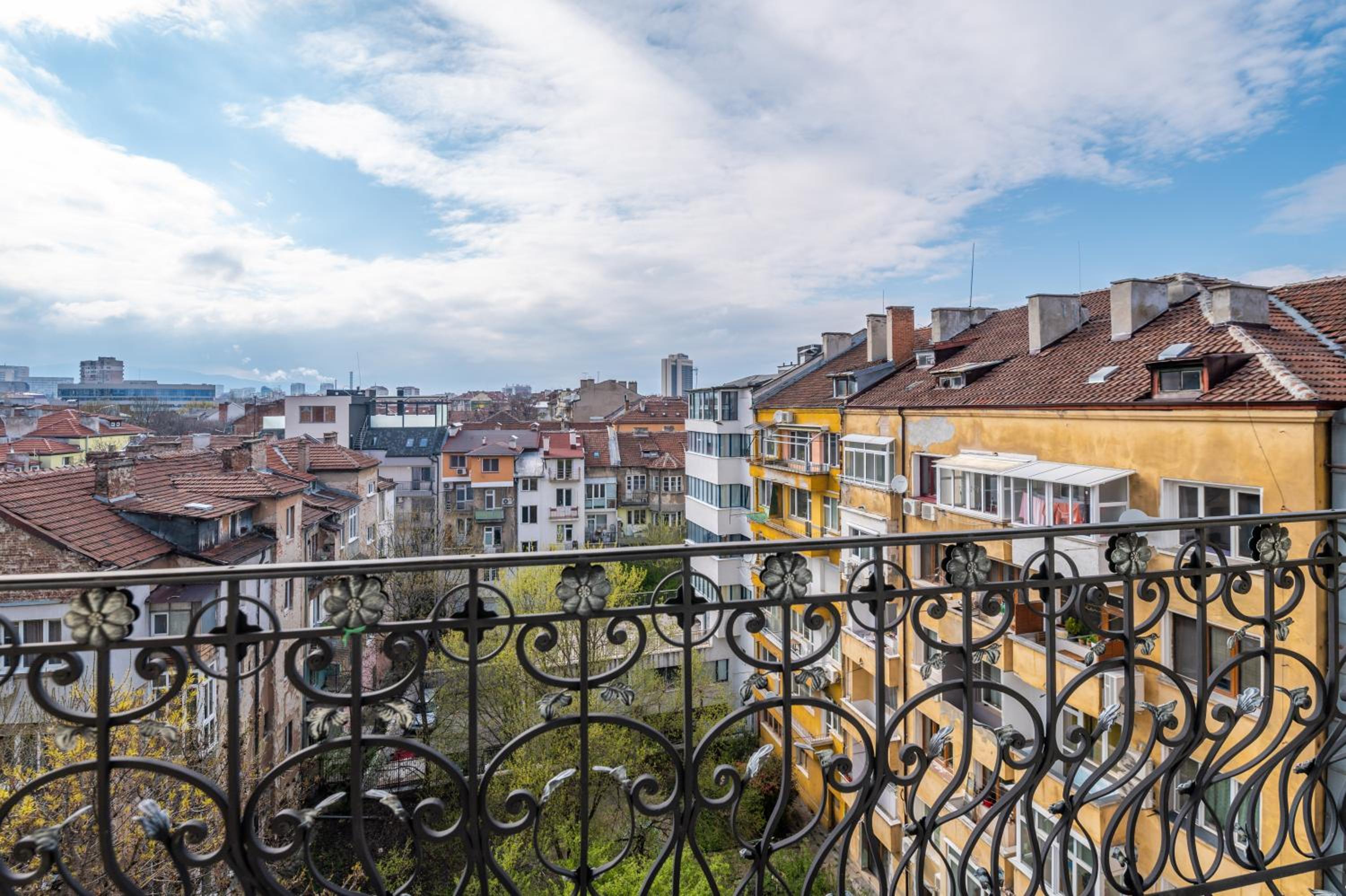 Vitosha Str 2BD White & Blue Apt by Flat Mаnager