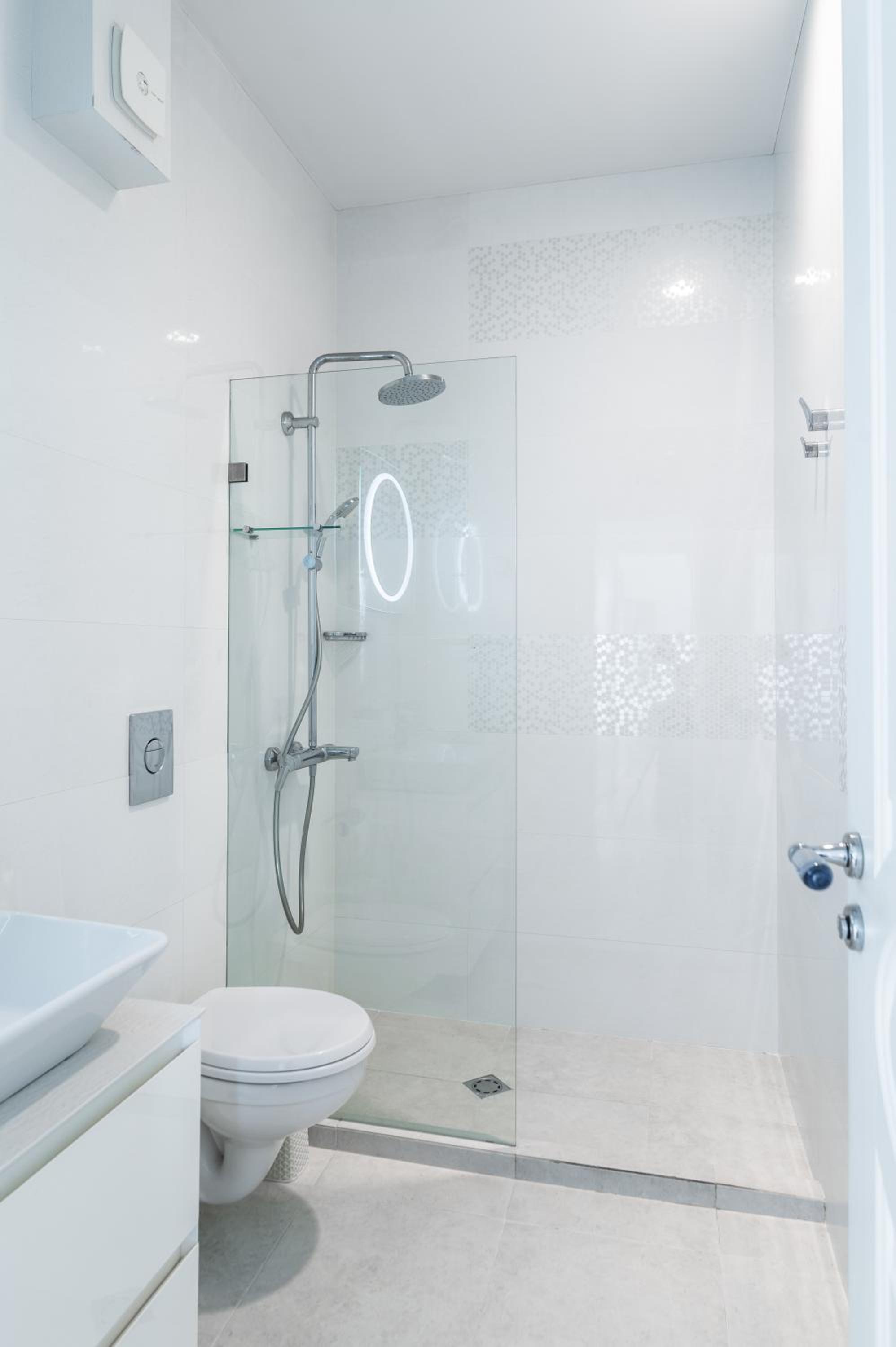 Vitosha Str 2BD White & Blue Apt by Flat Mаnager