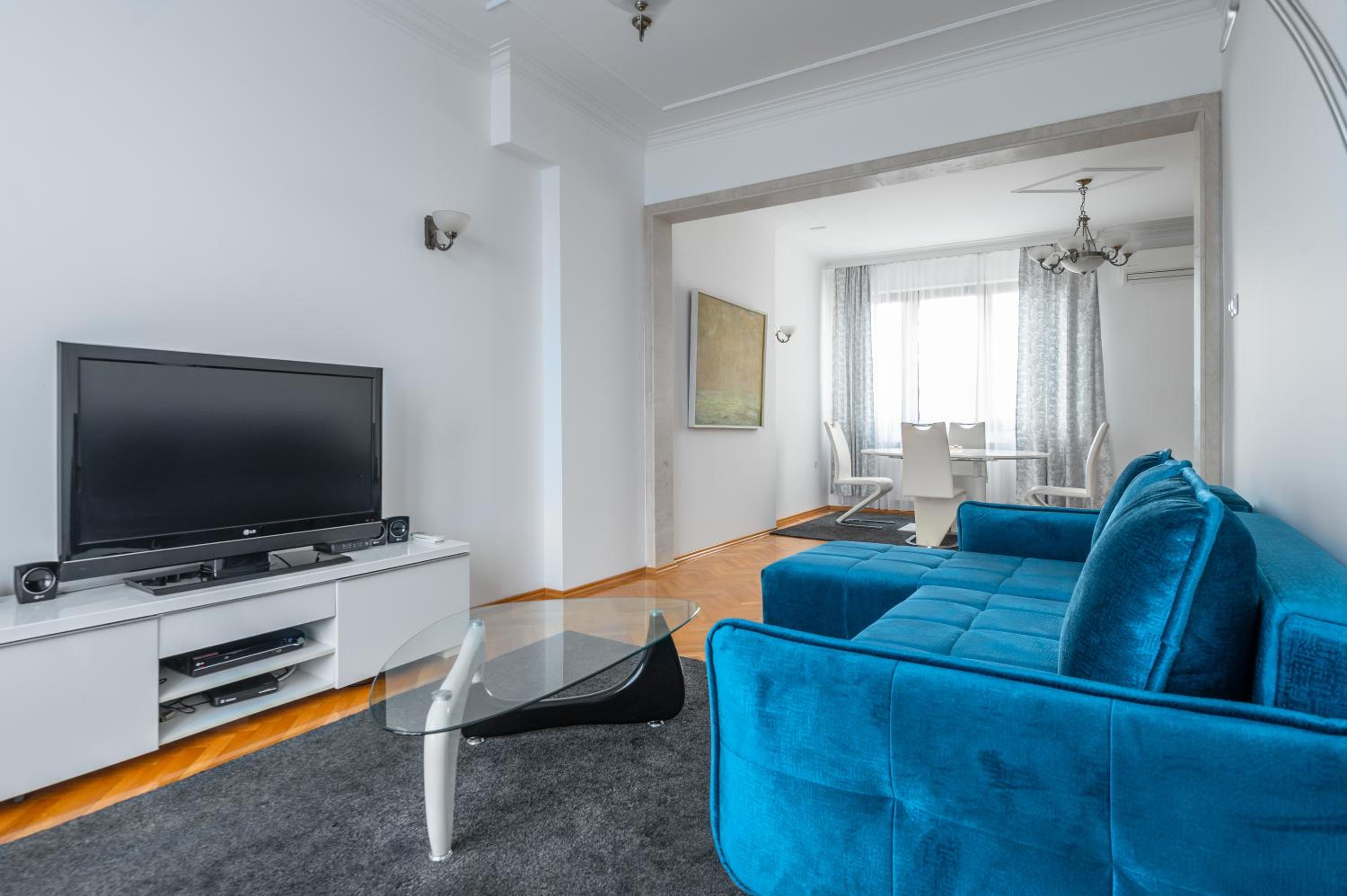 Vitosha Str 2BD White & Blue Apt by Flat Mаnager