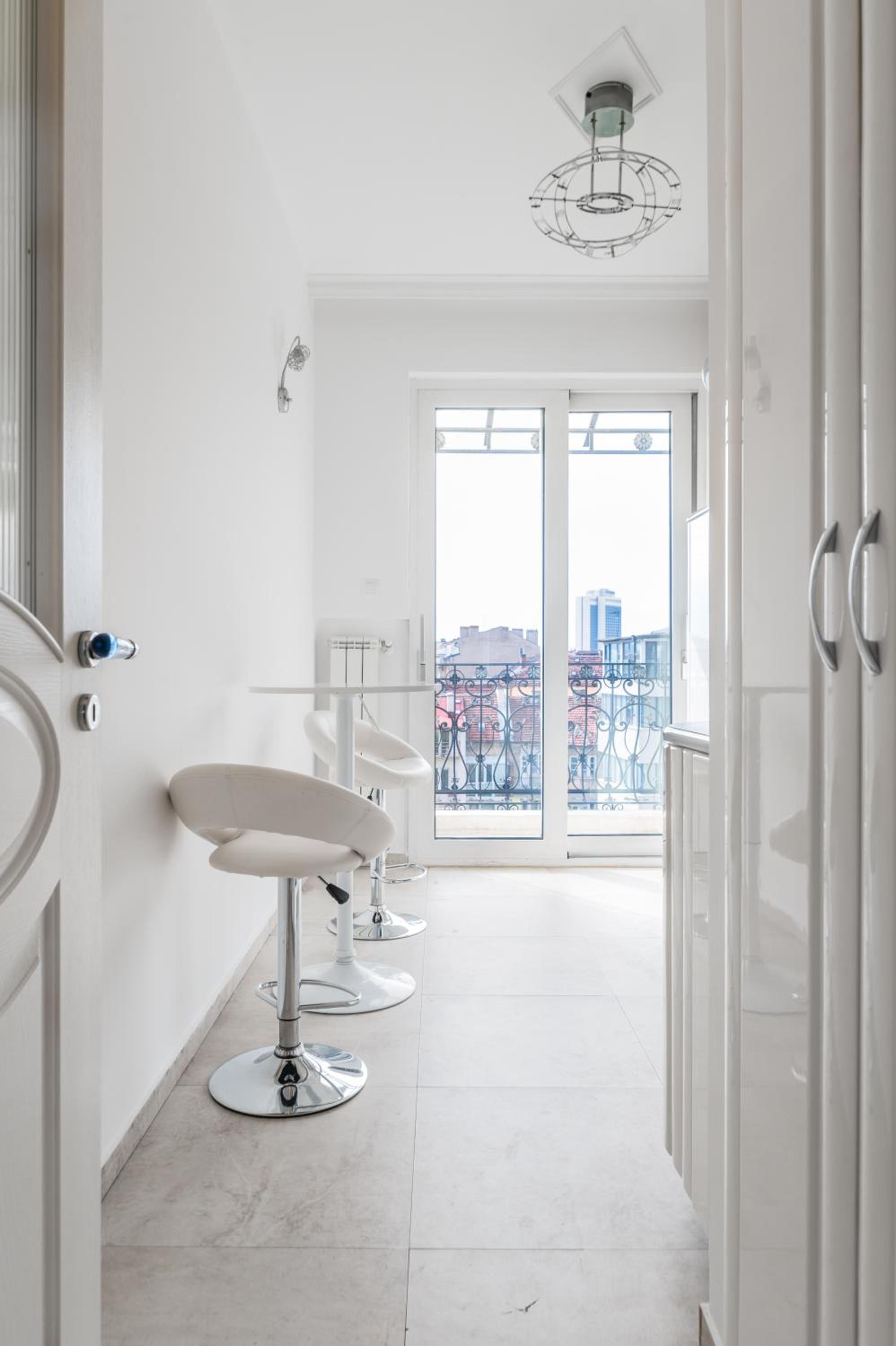 Vitosha Str 2BD White & Blue Apt by Flat Mаnager