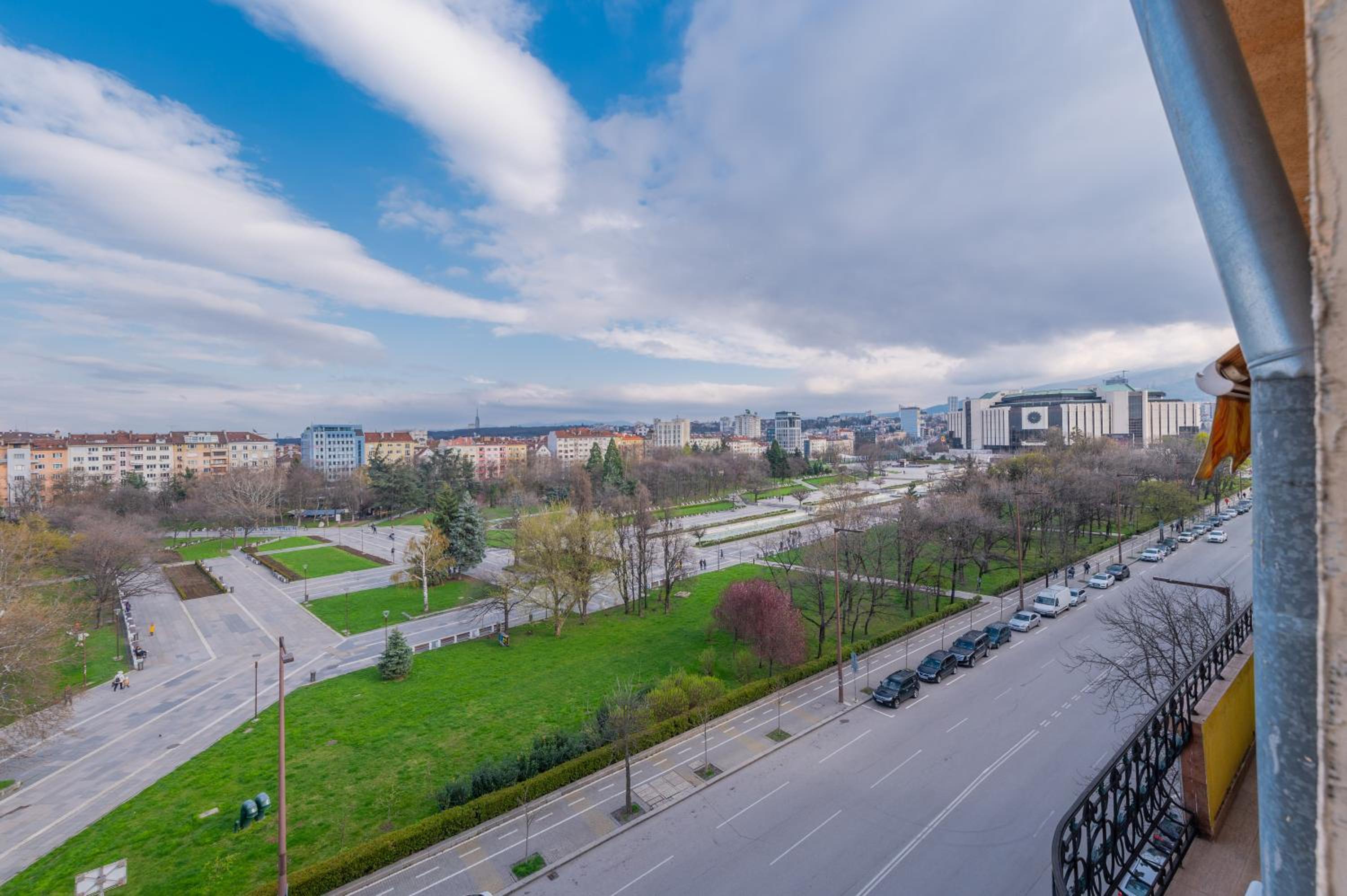 Vitosha Str 2BD White & Blue Apt by Flat Mаnager