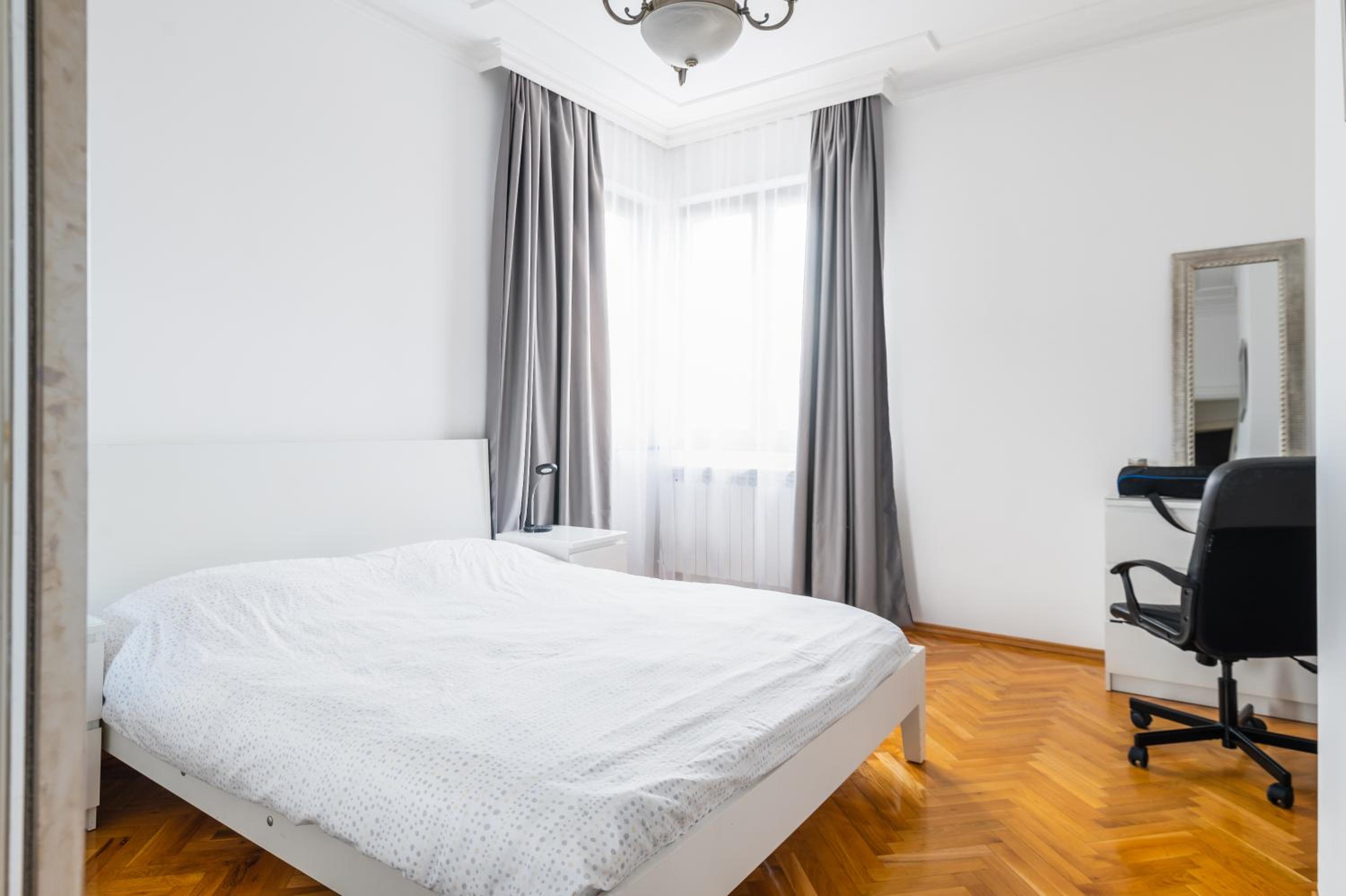 Vitosha Str 2BD White & Blue Apt by Flat Mаnager