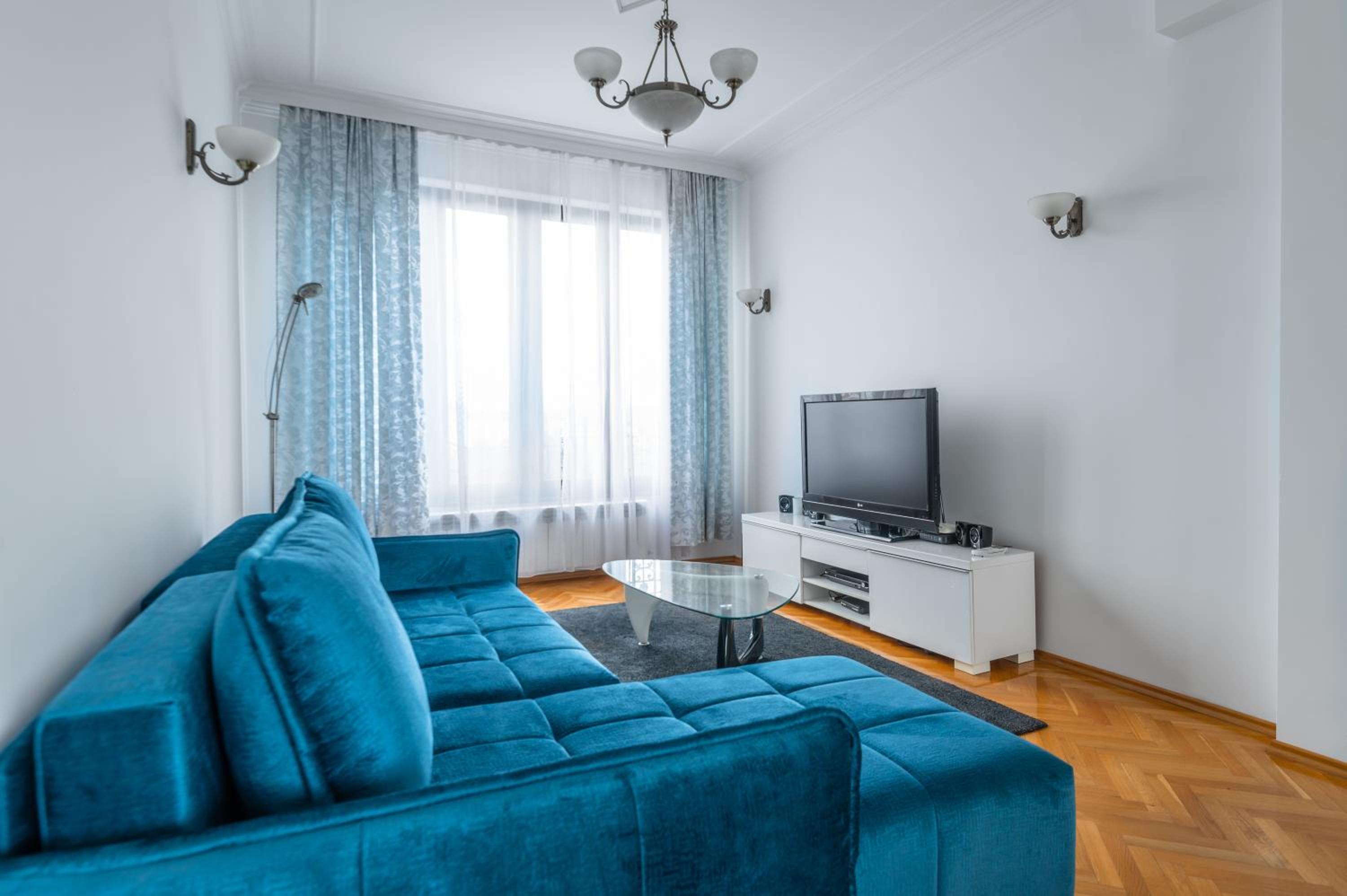 Vitosha Str 2BD White & Blue Apt by Flat Mаnager