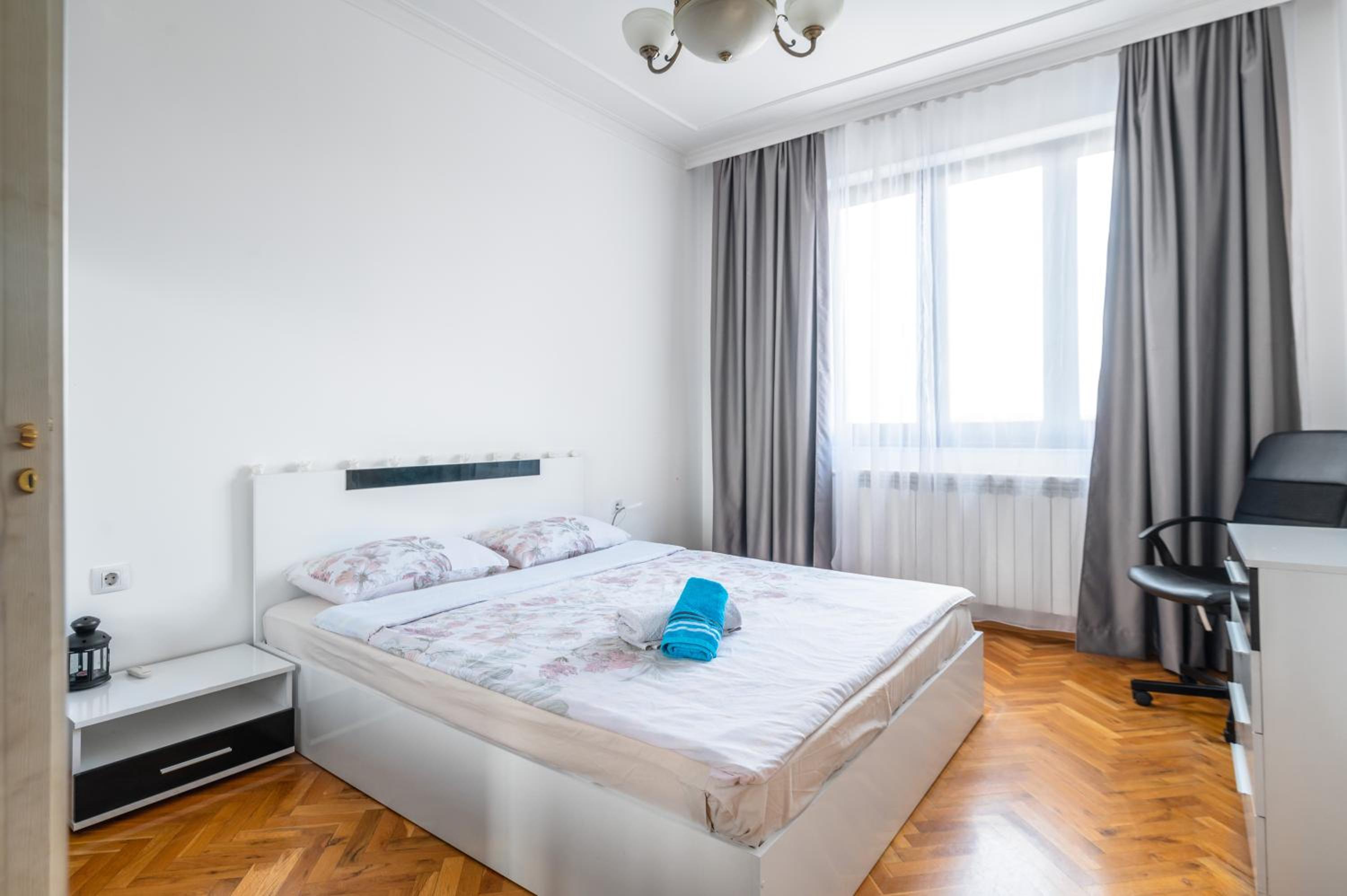 Vitosha Str 2BD White & Blue Apt by Flat Mаnager