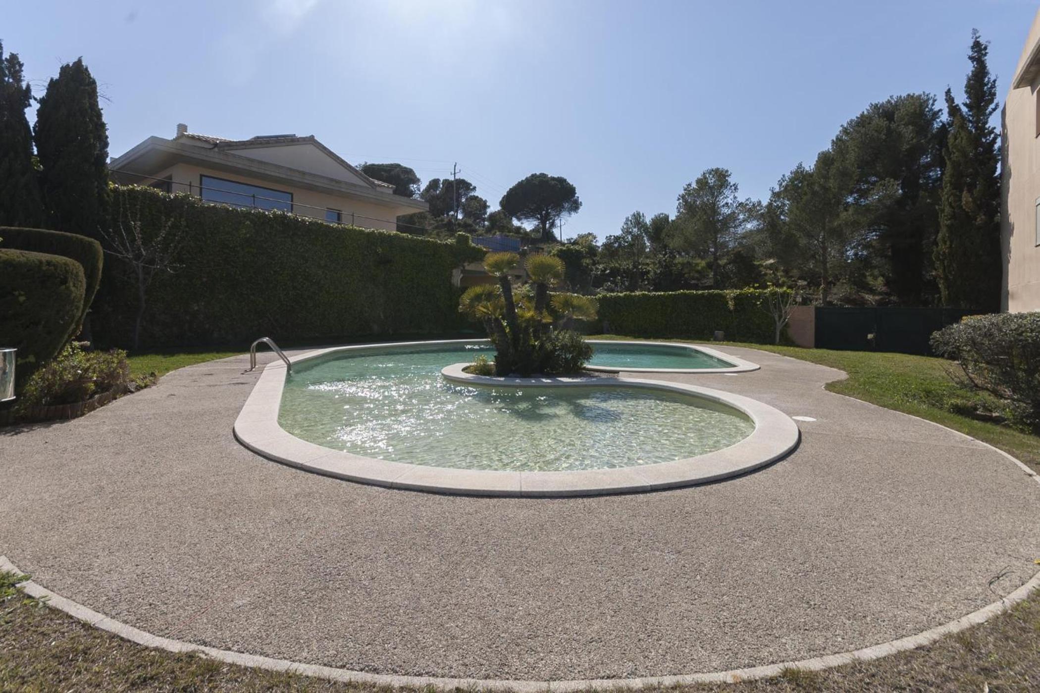 LETS HOLIDAYS Pool and sea views apartment with 1 parking space view 2