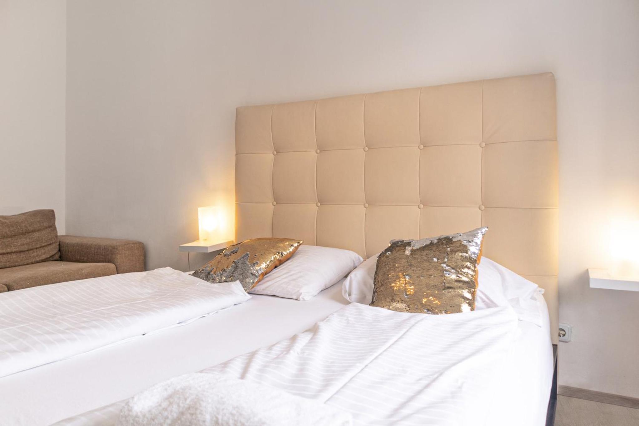 2 Pleasant Flats - Perfect for Long Stays