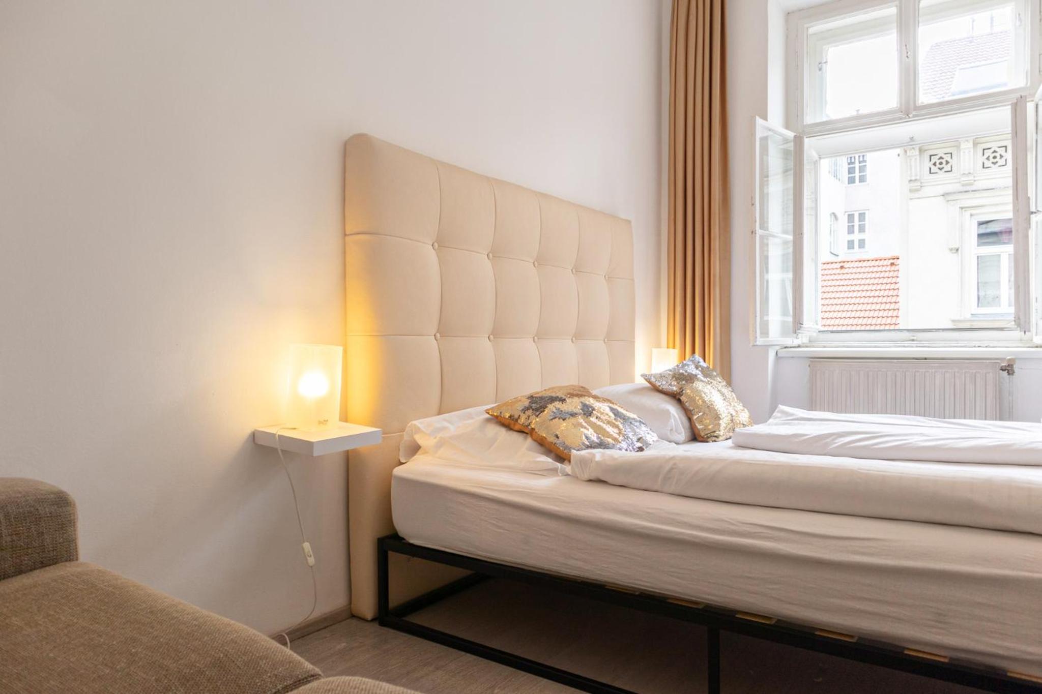 2 Pleasant Flats - Perfect for Long Stays