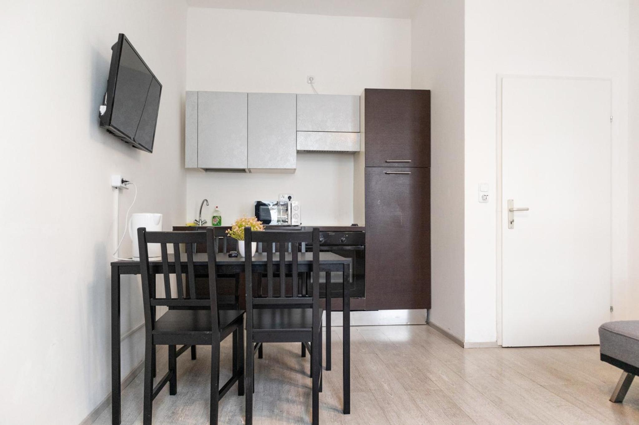 2 Pleasant Flats - Perfect for Long Stays