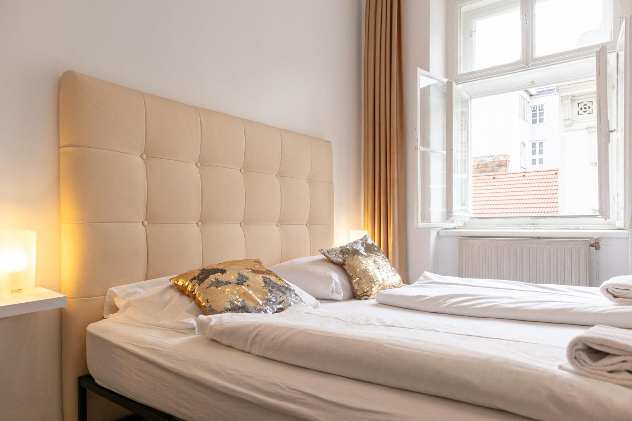 2 Pleasant Flats - Perfect for Long Stays