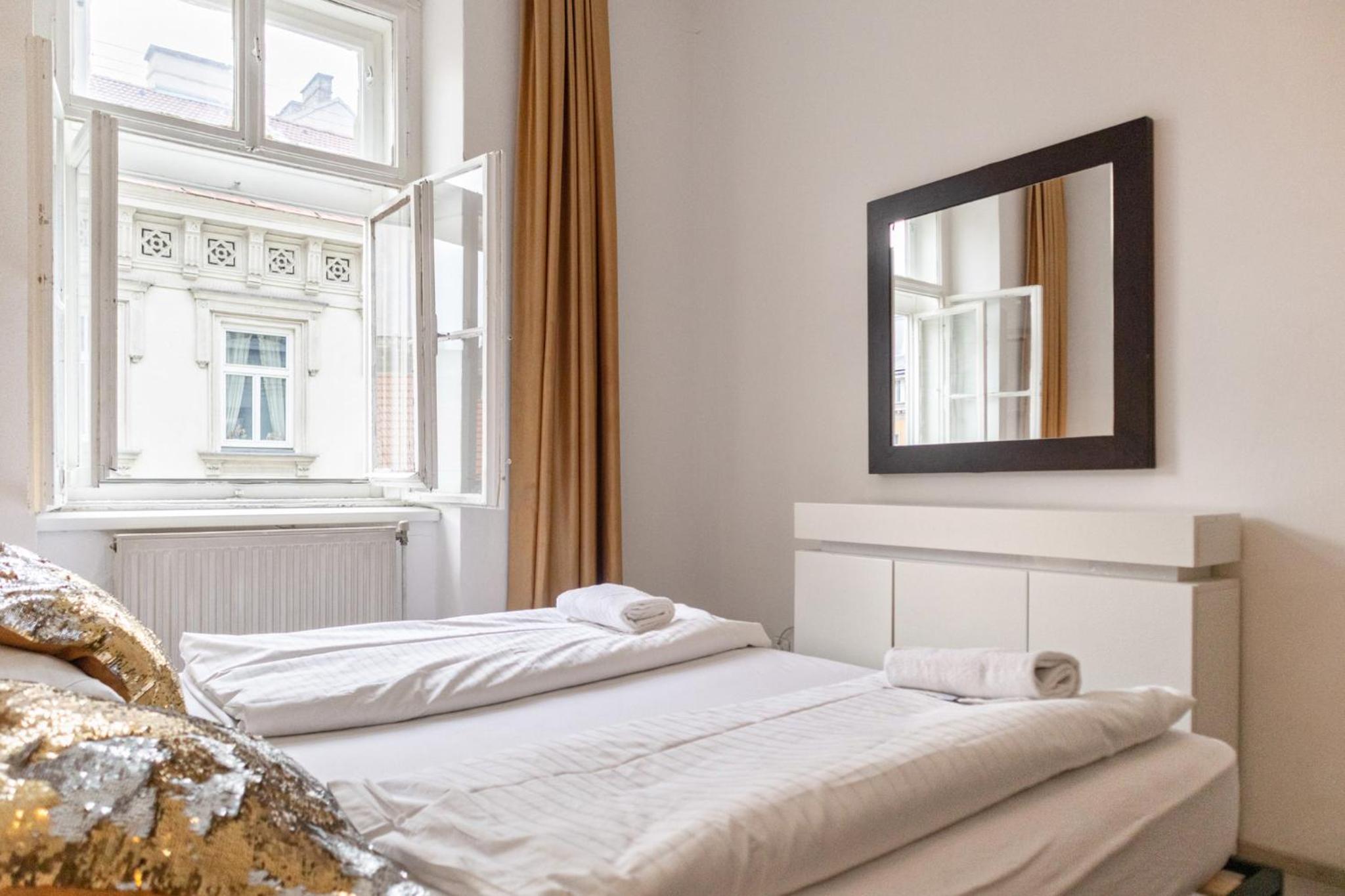 2 Pleasant Flats - Perfect for Long Stays
