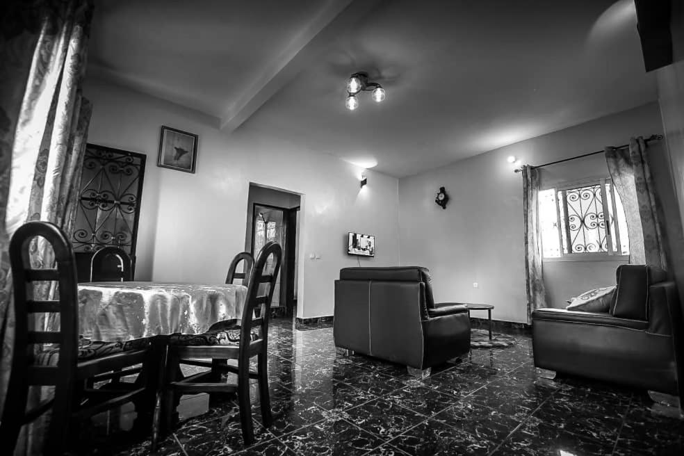 Appartements Haut Standing DM & NG à Bafoussam pour séjour professionnel - parking & gardien