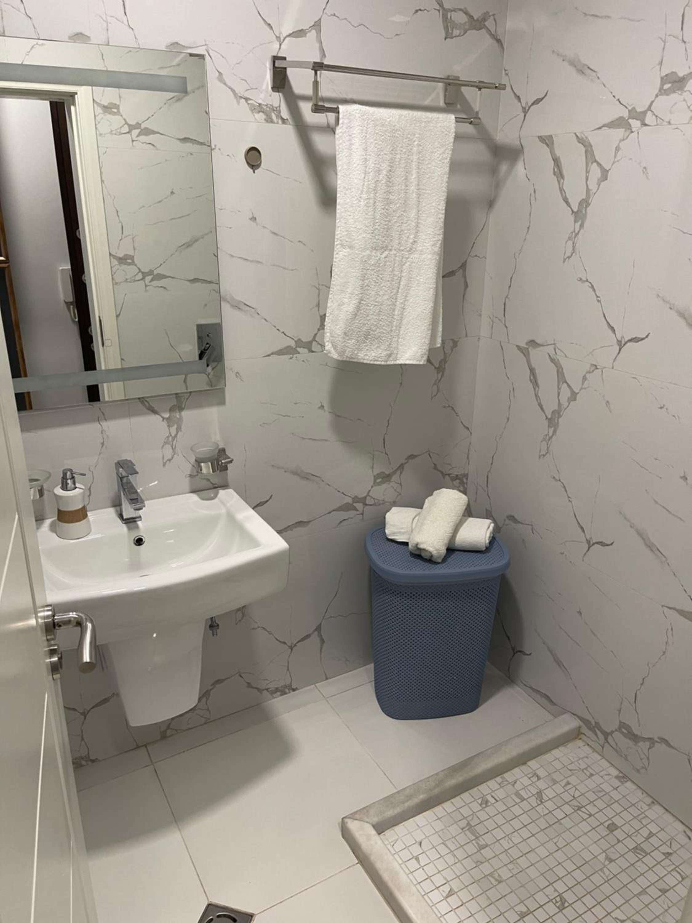 Roes Apartments