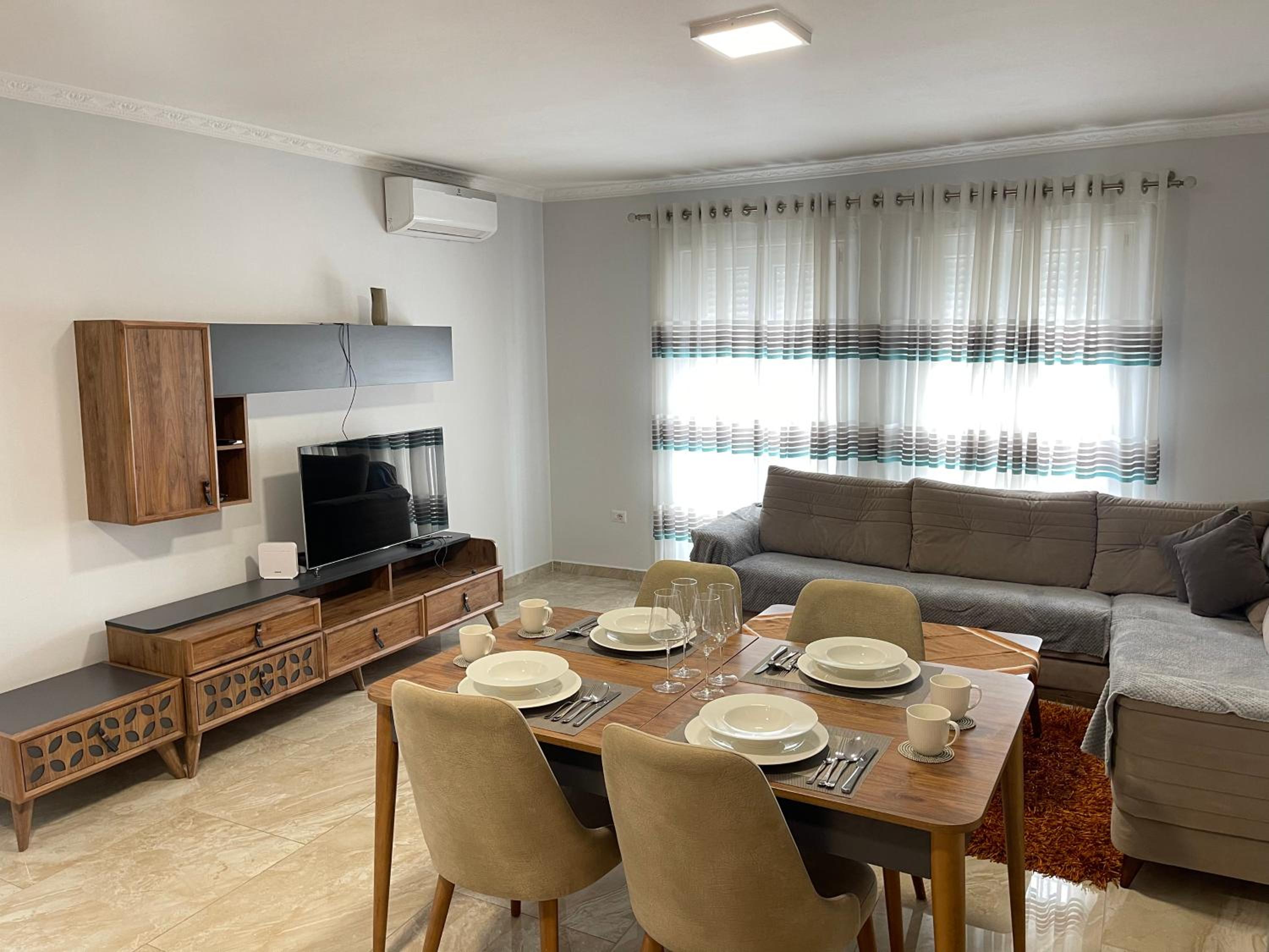 Roes Apartments