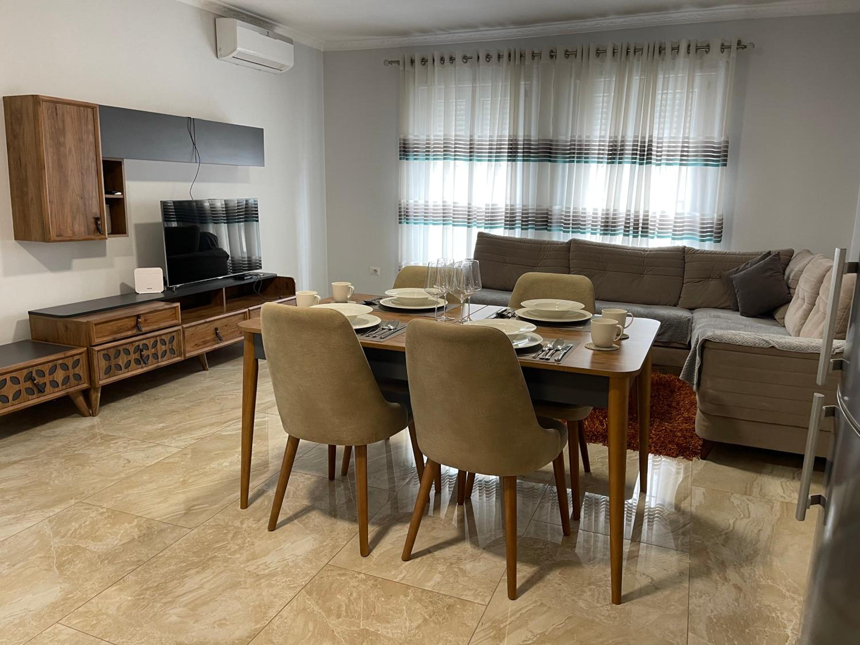 Roes Apartments