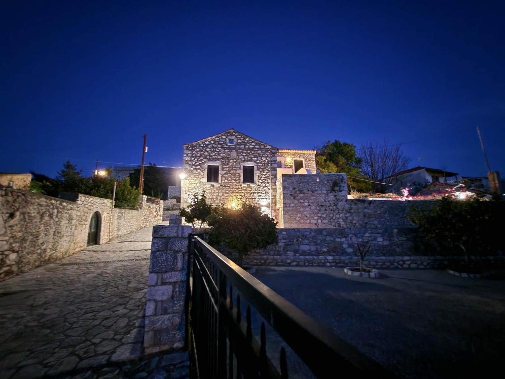 Photo 10