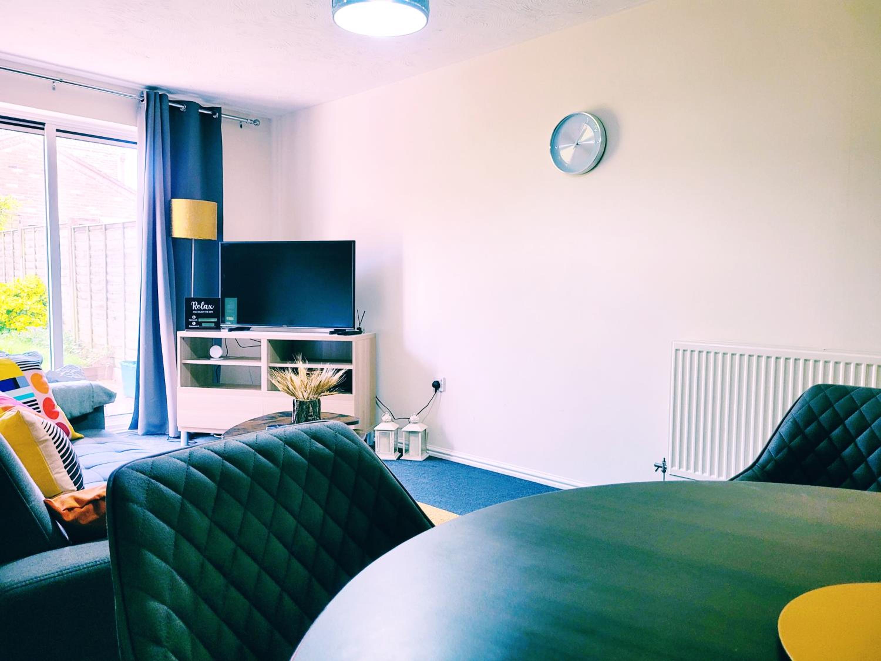 Modern 2-Bed House in Stoke Gifford, NR Parkway Statn, Free Parking view 4