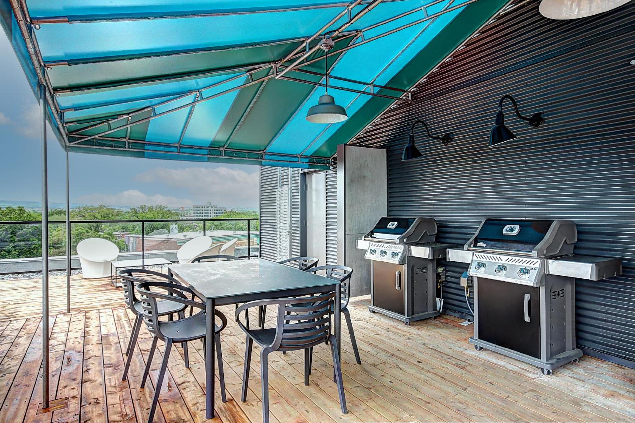 Penthouse With FREE indoor Parking Downtown