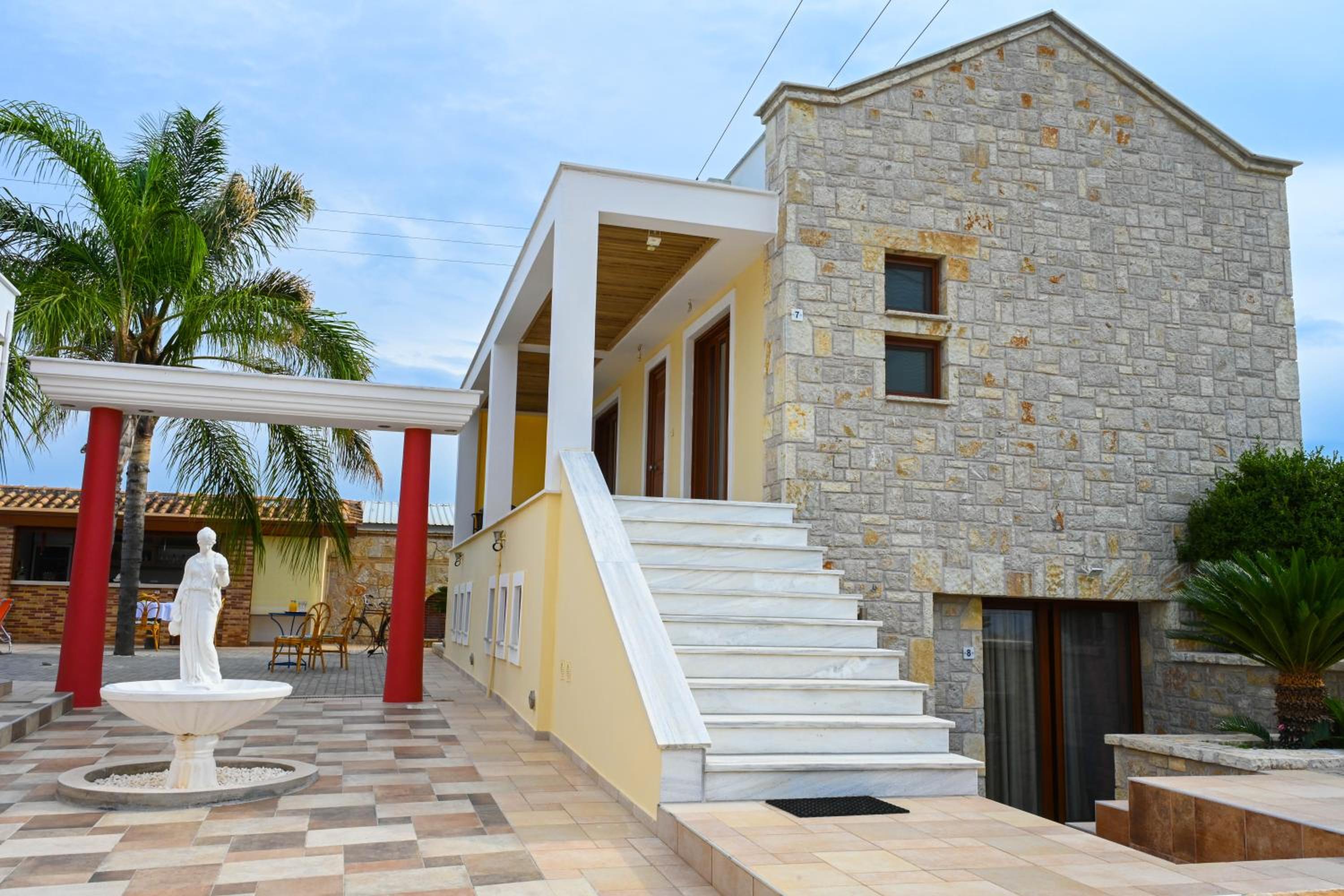 ΑΡΙΩΝ Village & Suites view 5
