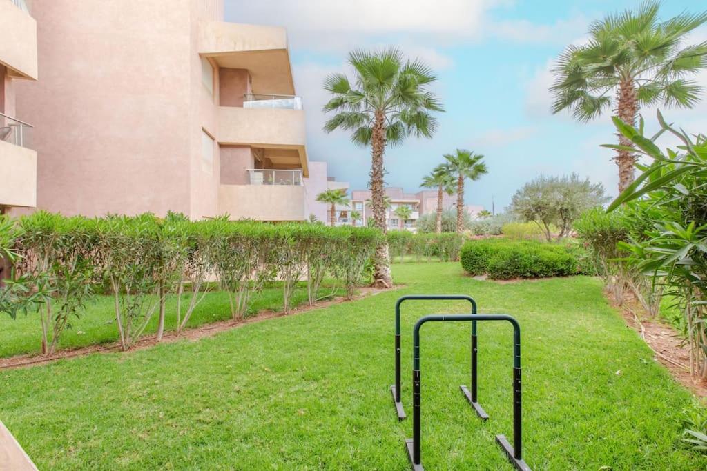 Résidence Golfique PJ, jardin, piscine