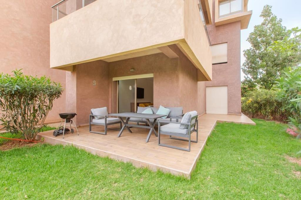 Résidence Golfique PJ, jardin, piscine