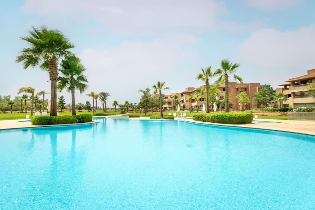Résidence Golfique PJ, jardin, piscine