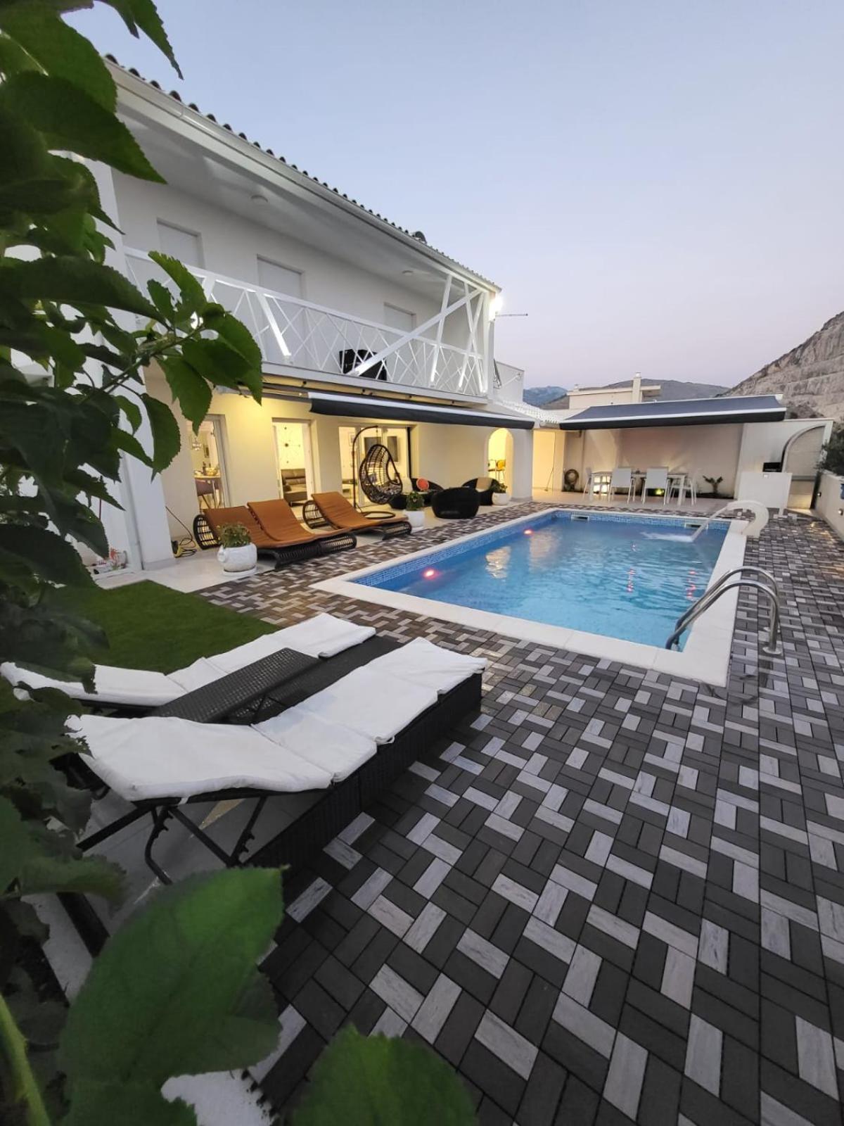 Villa Irresistible