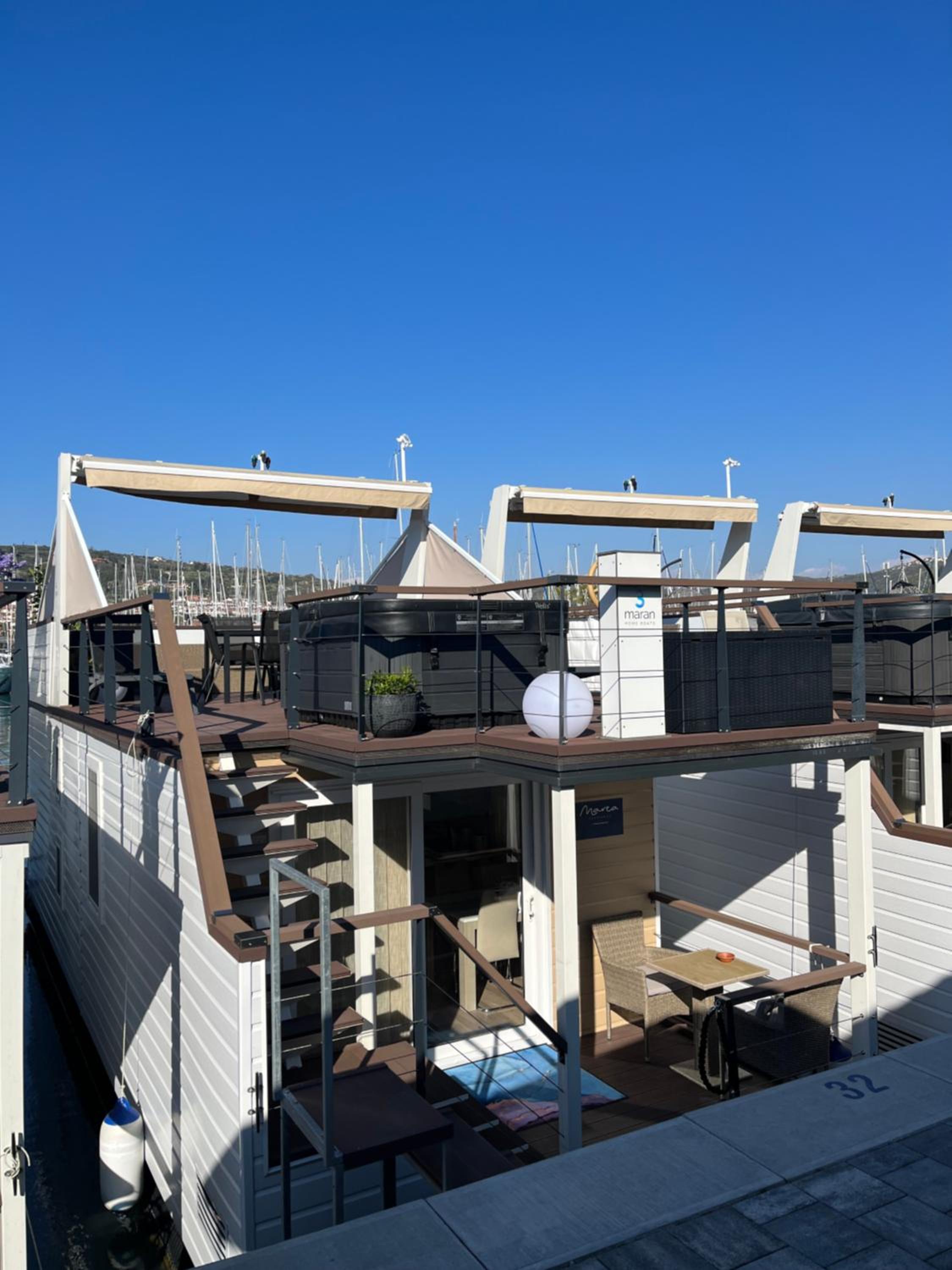 Floating Sea House MAREA