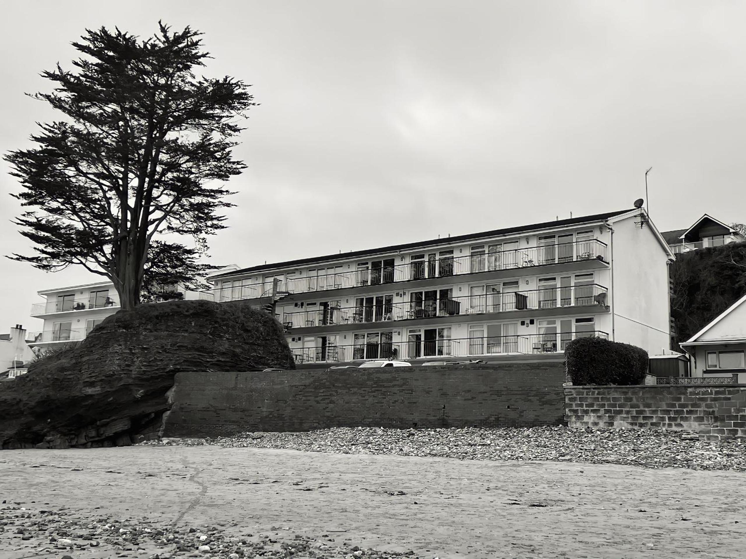 Beach Court Ground Floor - Cosy Apartment with Sea Views