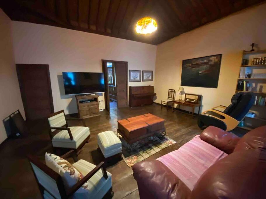 CASA MONTAÑEZ, caserón histórico