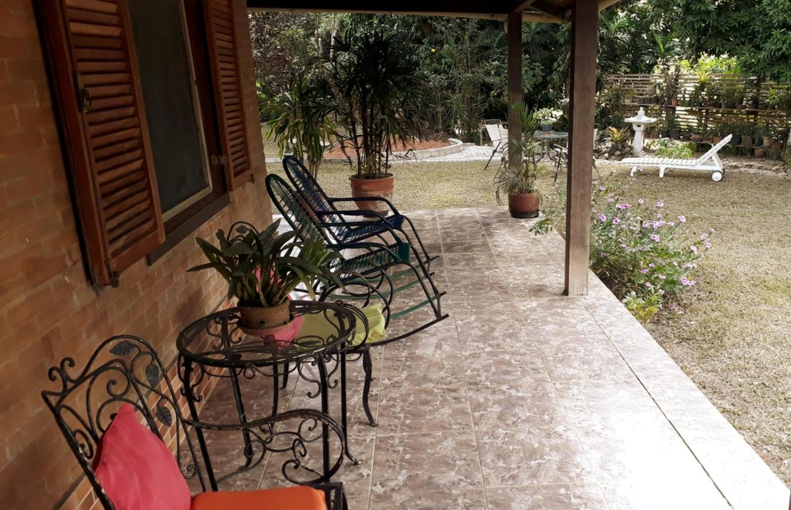 Sítio com piscina, na estrada de Aldeia Velha e rio a frente da porteira