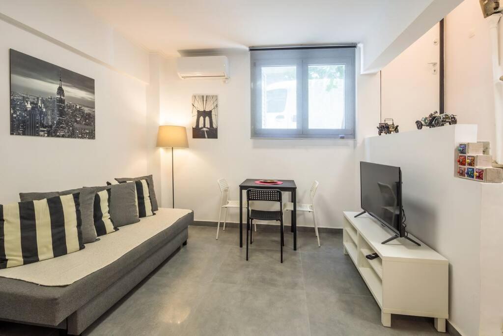 Hilton area brand new comfortable apartment