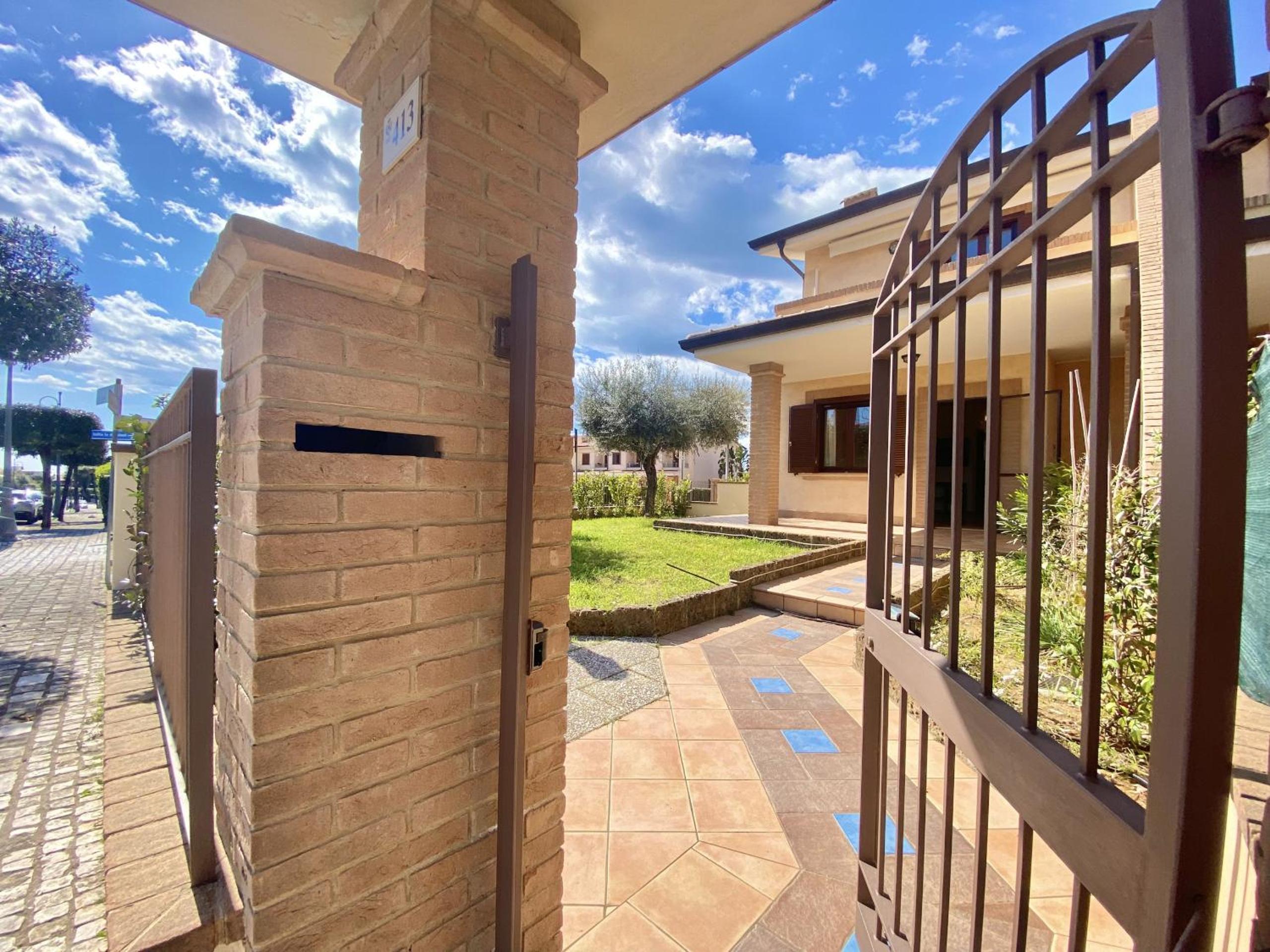 holidaycasa Villa Leo - Con giardino a 350 mt dal view 2