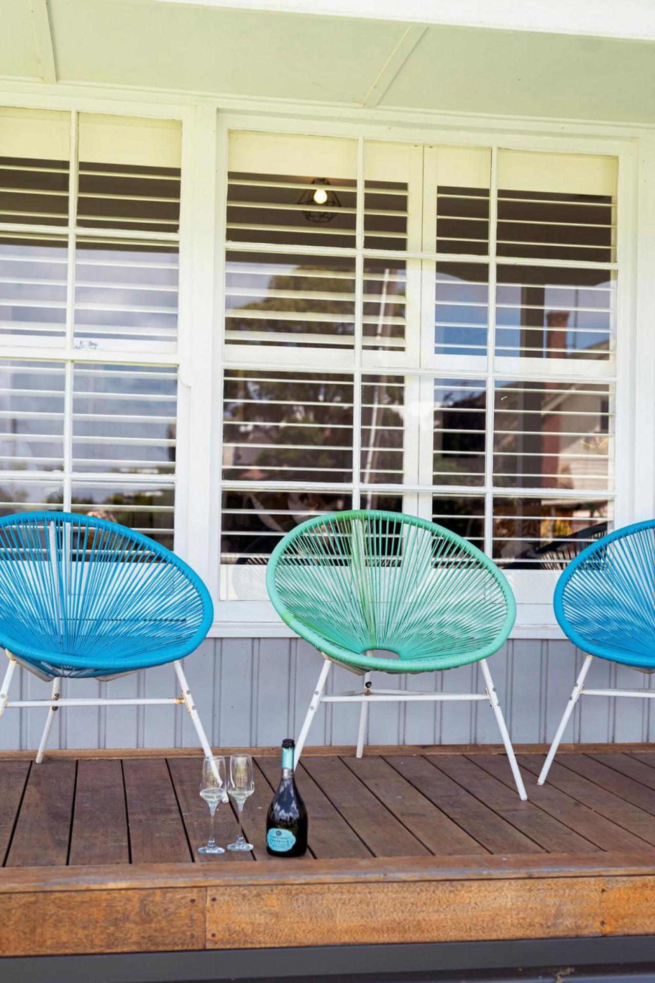 Beachside Getaway Bay Views North Shore VIC Sleeps 12 Free Wifi
