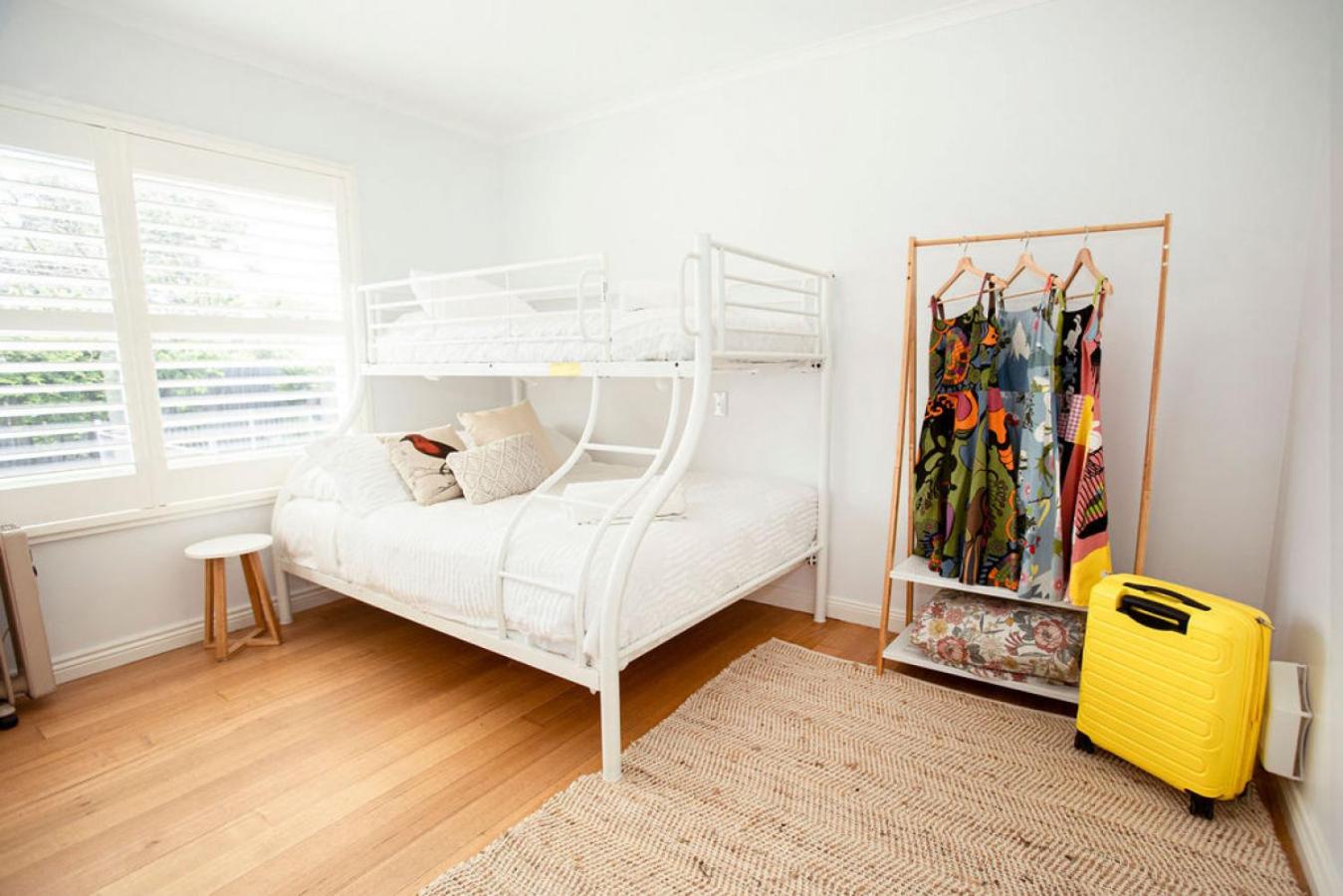 Beachside Getaway Bay Views North Shore VIC Sleeps 12 Free Wifi