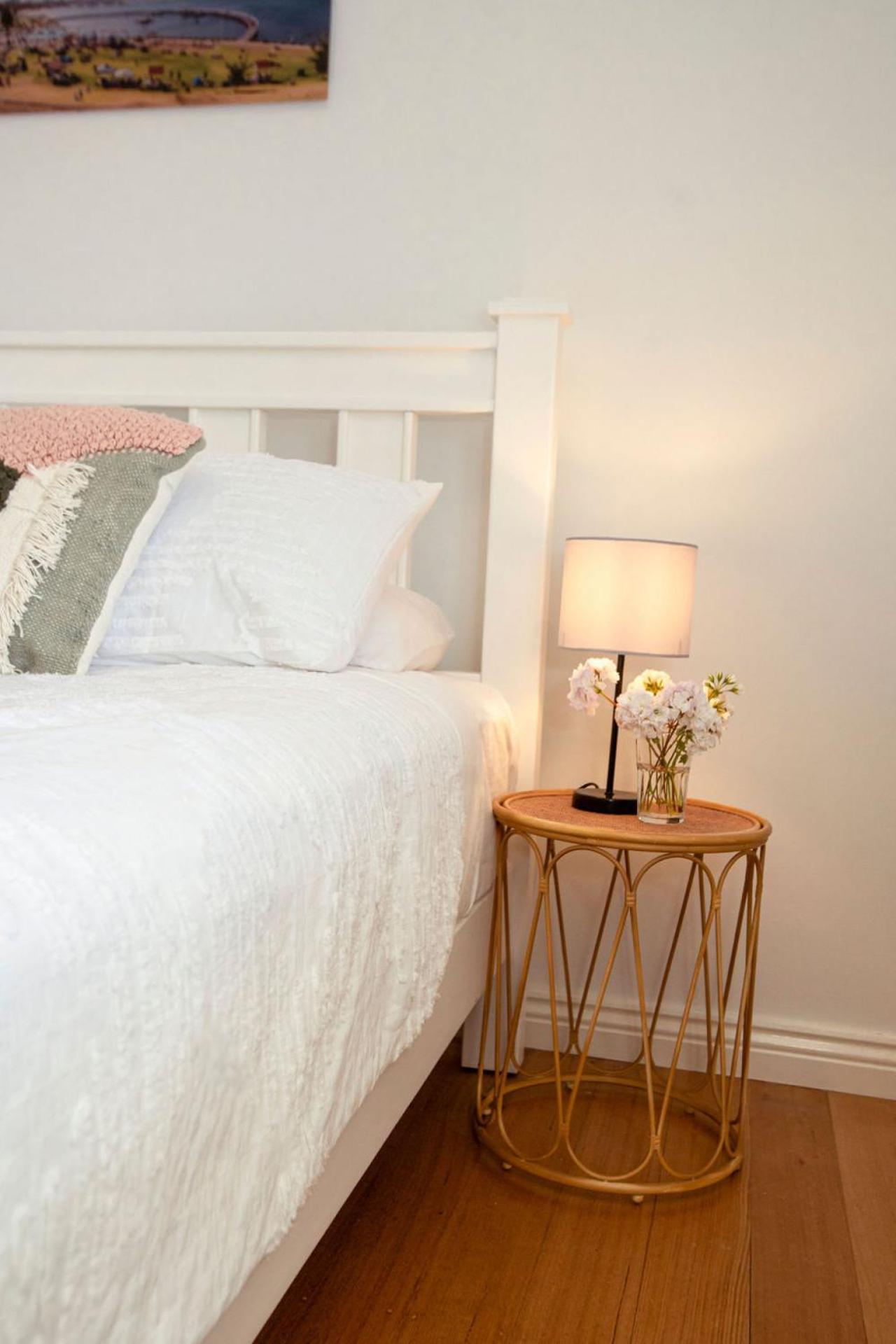 Beachside Getaway Bay Views North Shore VIC Sleeps 12 Free Wifi