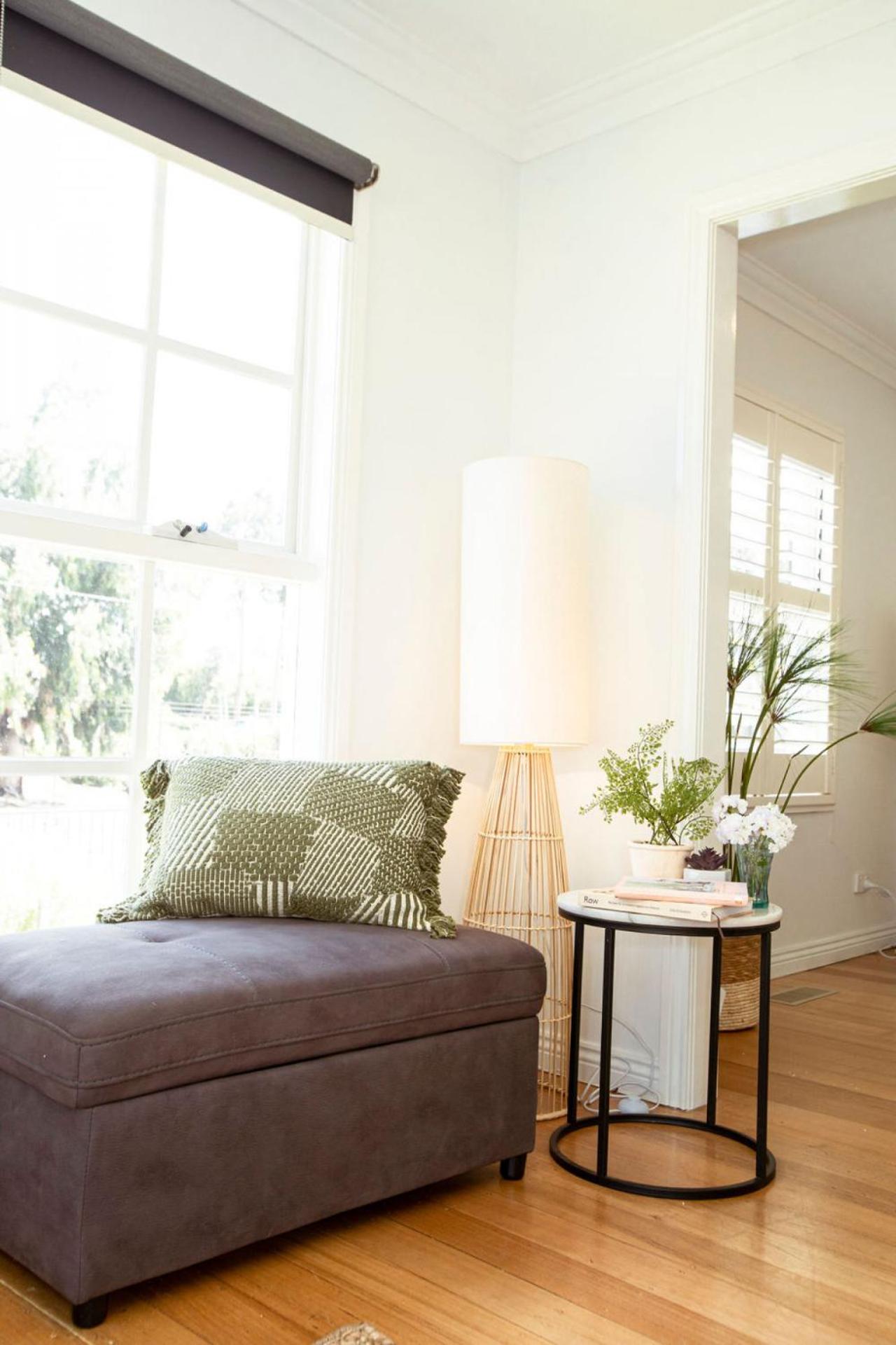 Beachside Getaway Bay Views North Shore VIC Sleeps 12 Free Wifi