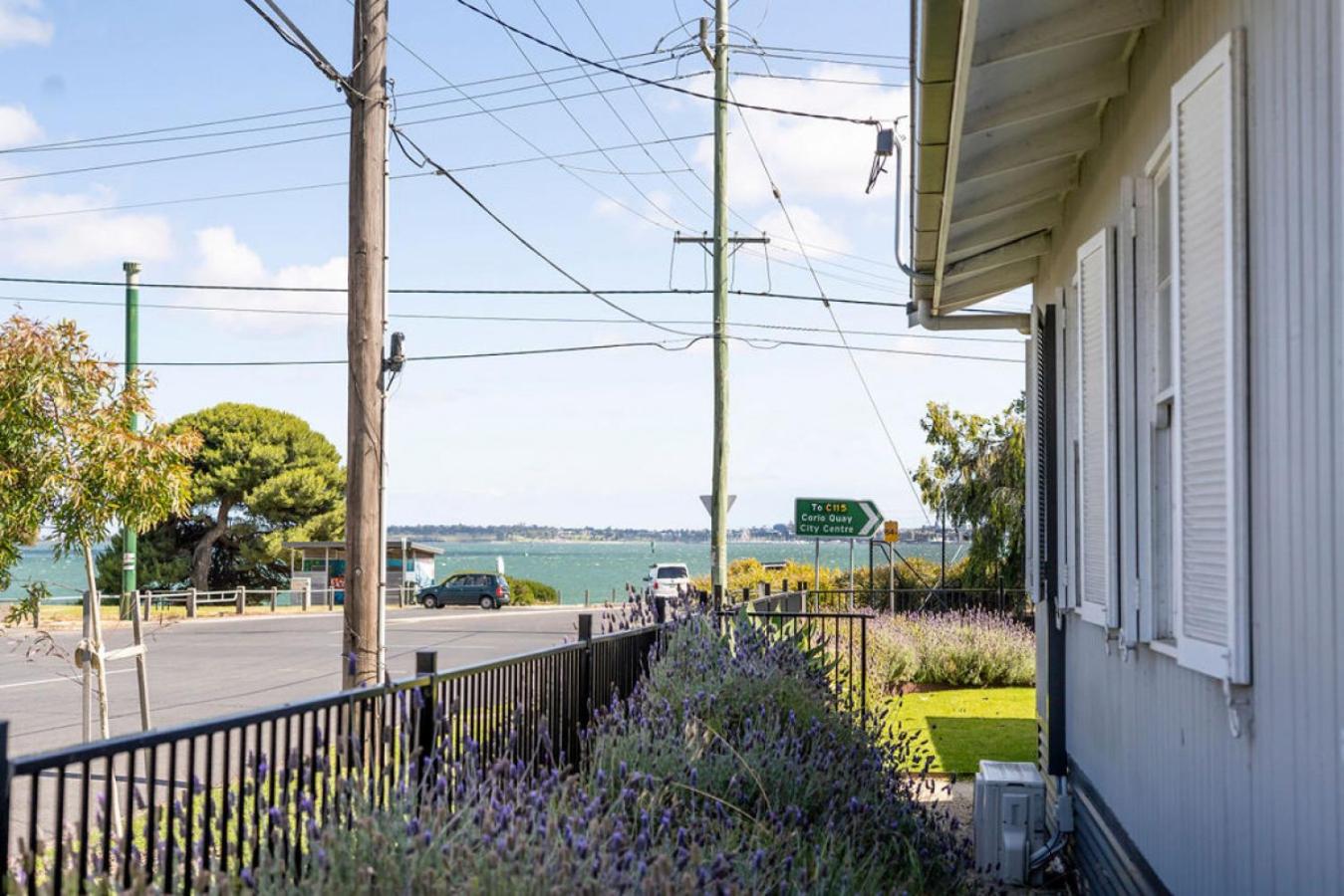 Beachside Getaway Bay Views North Shore VIC Sleeps 12 Free Wifi