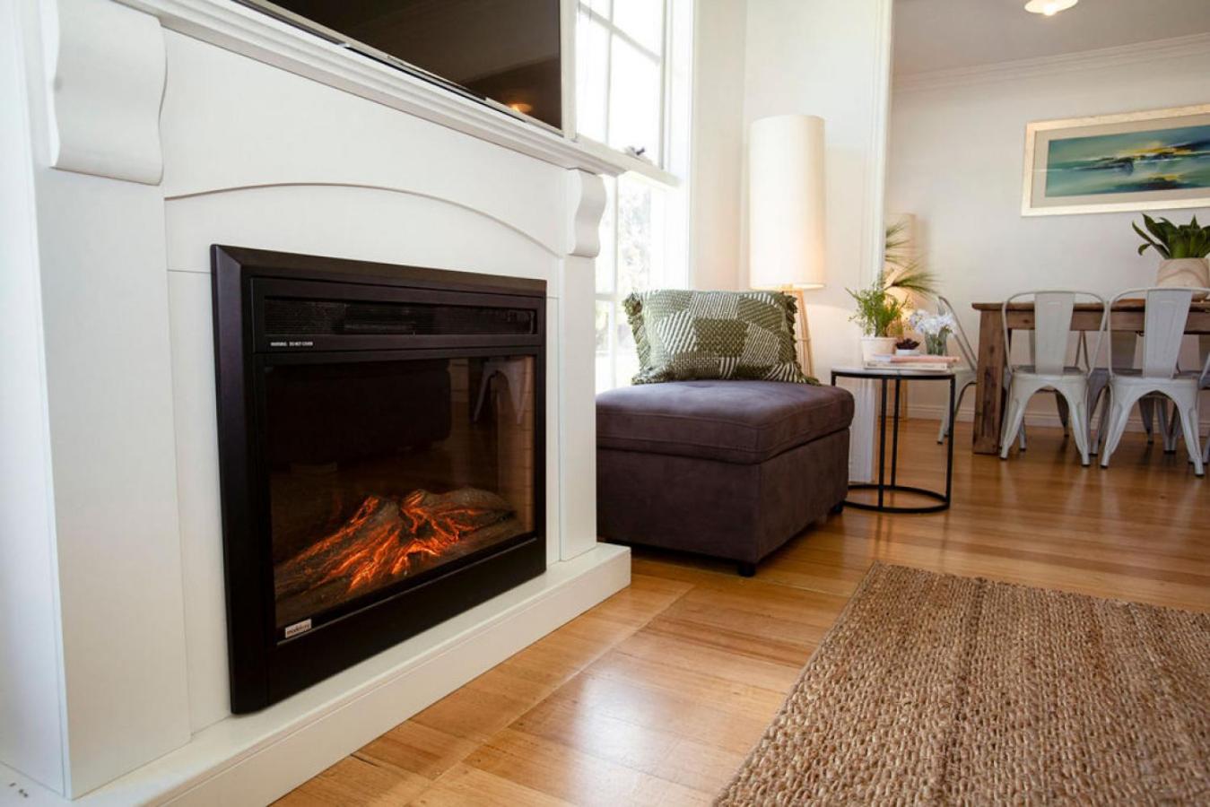 Beachside Getaway Bay Views North Shore VIC Sleeps 12 Free Wifi
