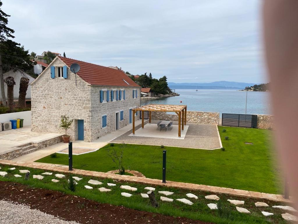 EST Villa DIOCLETIAN on Solta - luxurious villa, beachfront, private pool, outdoor BBQ, large terrace and garden, free parking - Wonderful privacy view 3