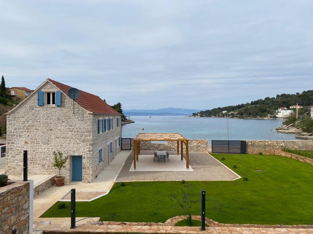 EST Villa DIOCLETIAN on Solta - luxurious villa, beachfront, private pool, outdoor BBQ, large terrace and garden, free parking - Wonderful privacy view 4