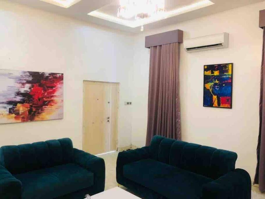 Jilles apartments -4bedroomduplex24hrlight&security