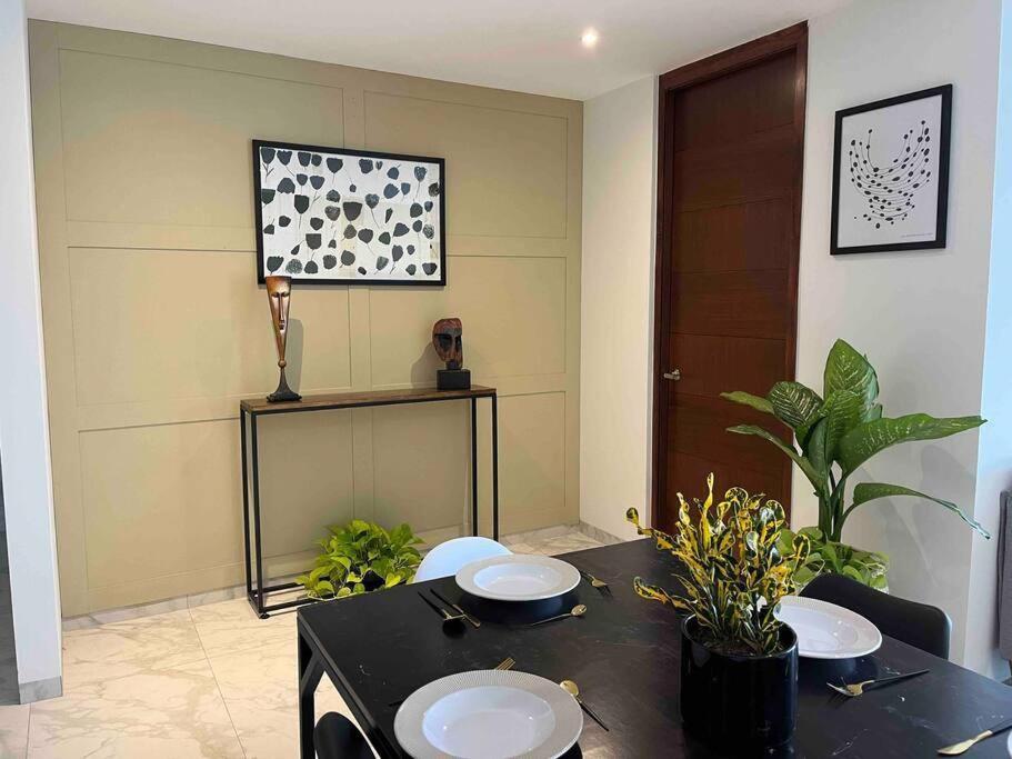 Elegante en zona financiera / Limpieza diaria