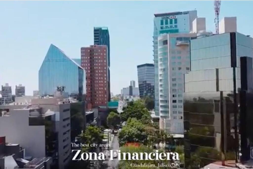 Elegante en zona financiera / Limpieza diaria