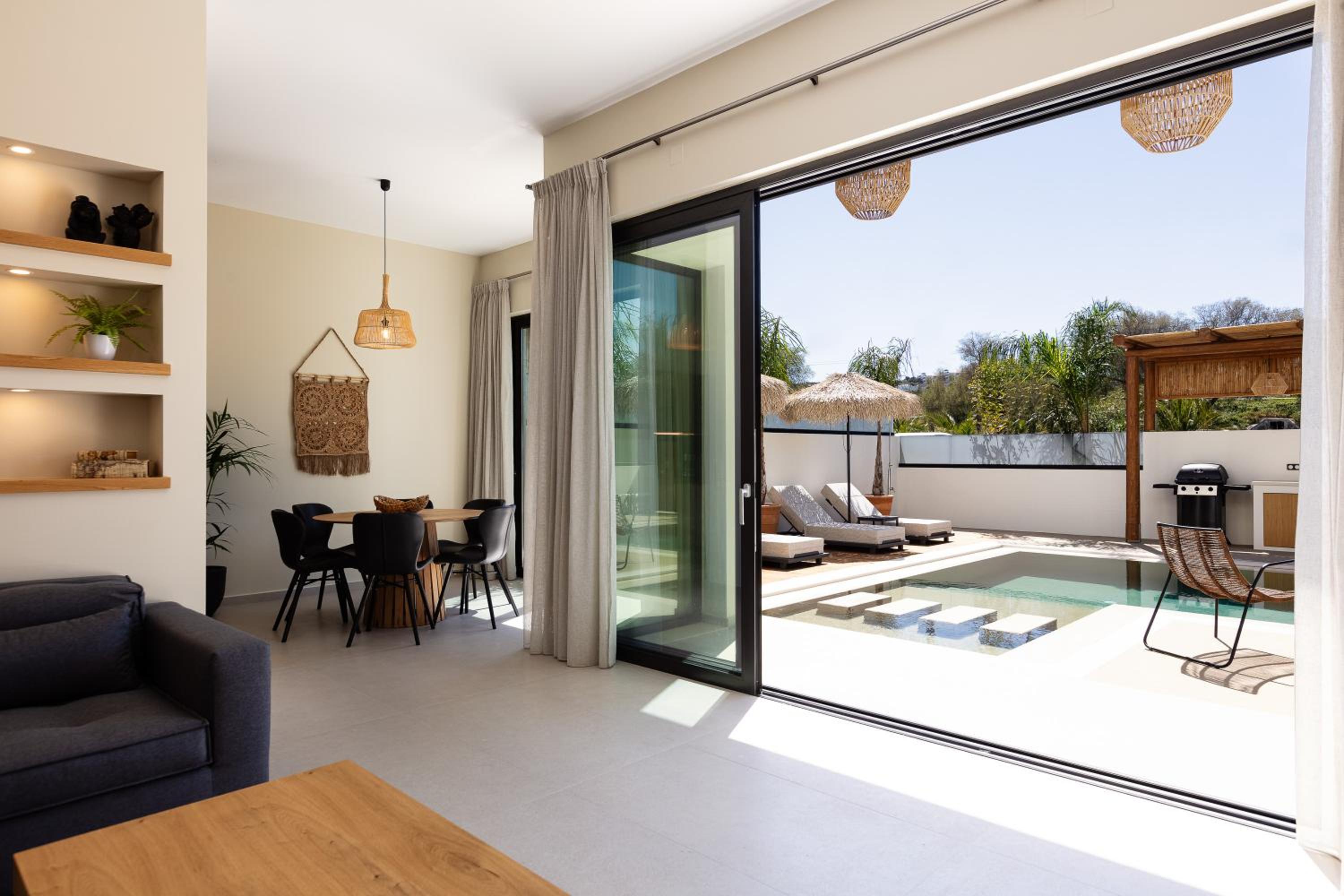 Isla Luxury Apartment - Private Pool - 100m from the beach photo 3