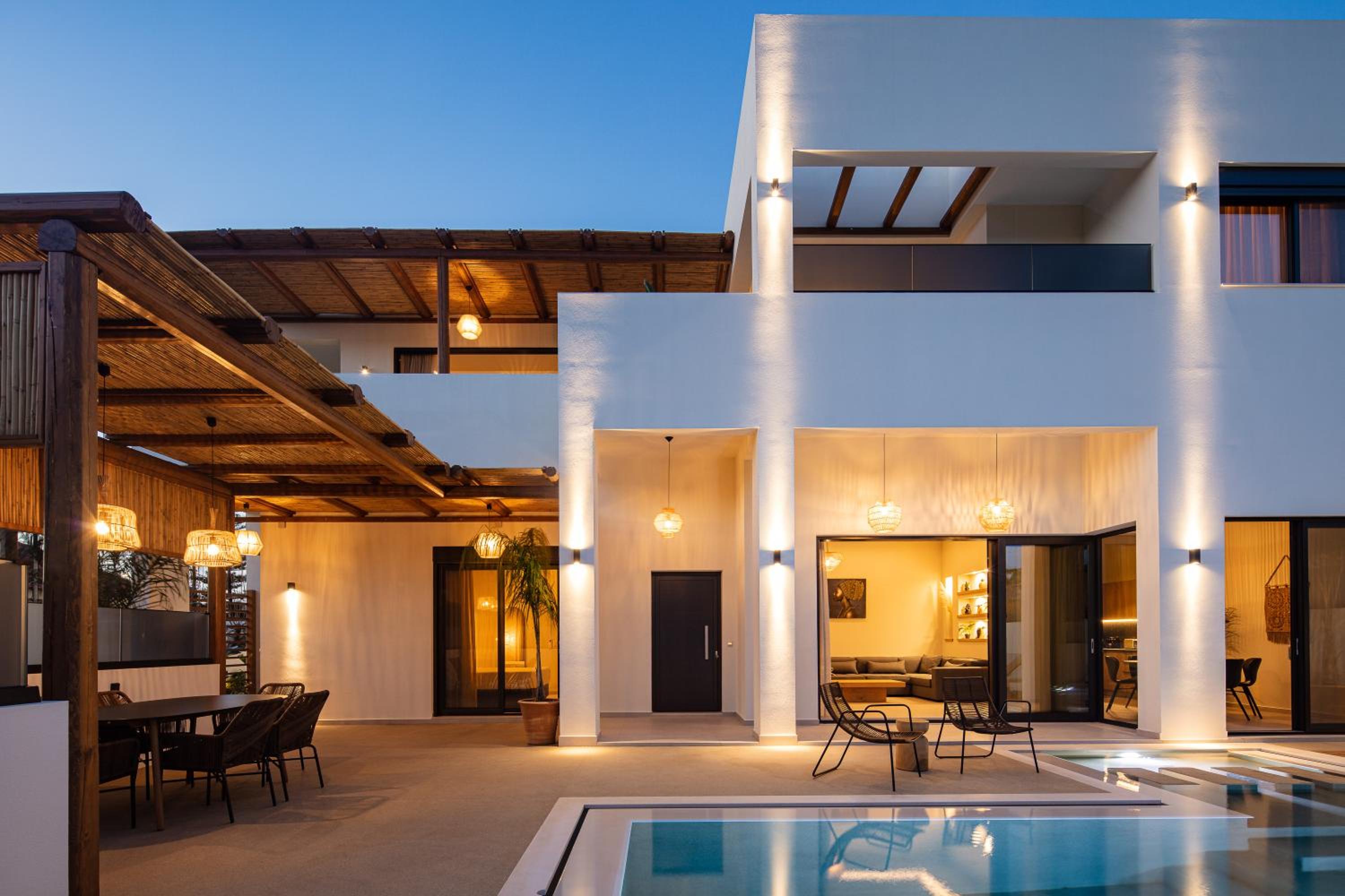 Isla Luxury Apartment - Private Pool - 100m from the beach photo 1