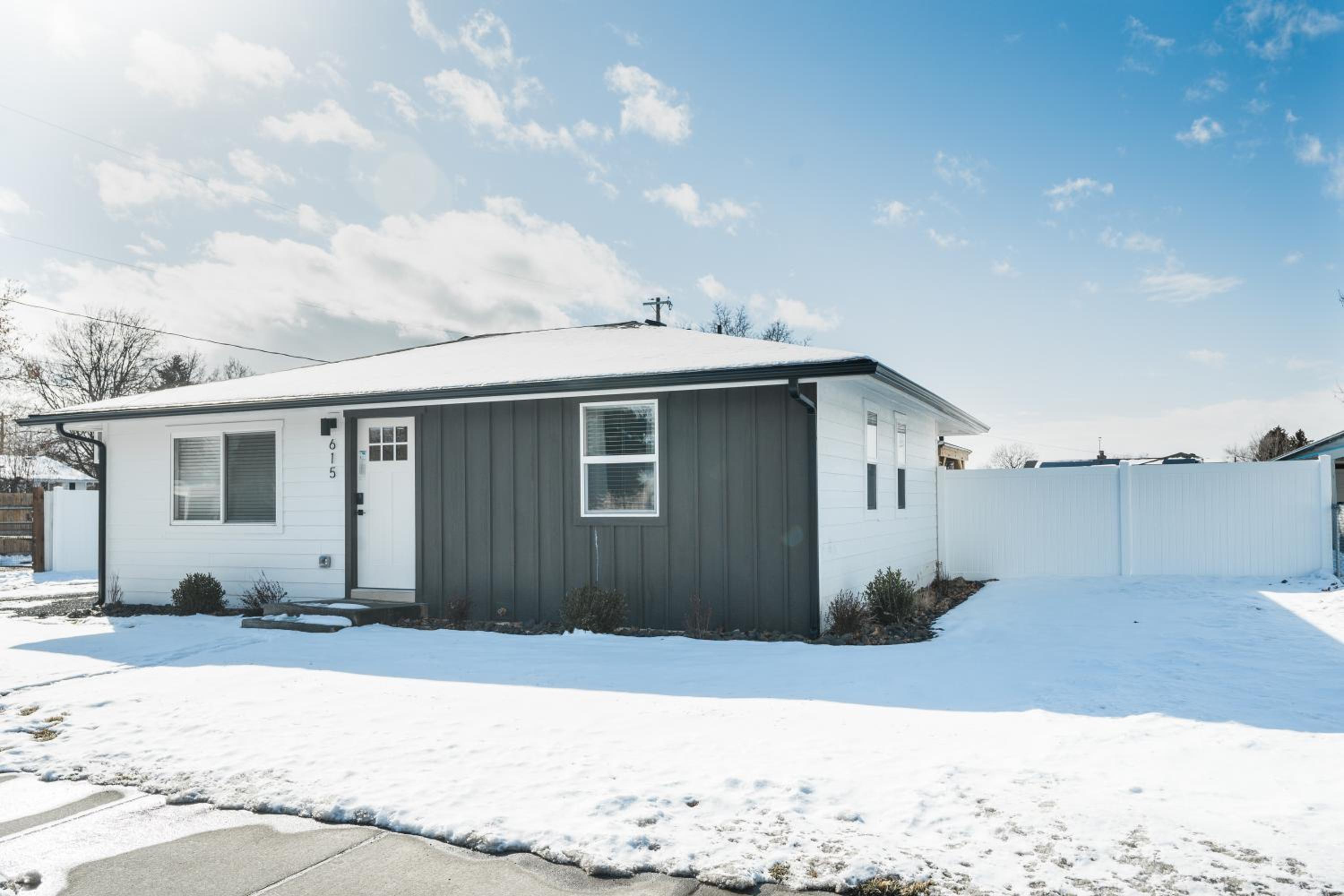 Beautiful Remodeled Home 3 BD 1 BTH w Hot Tub view 4