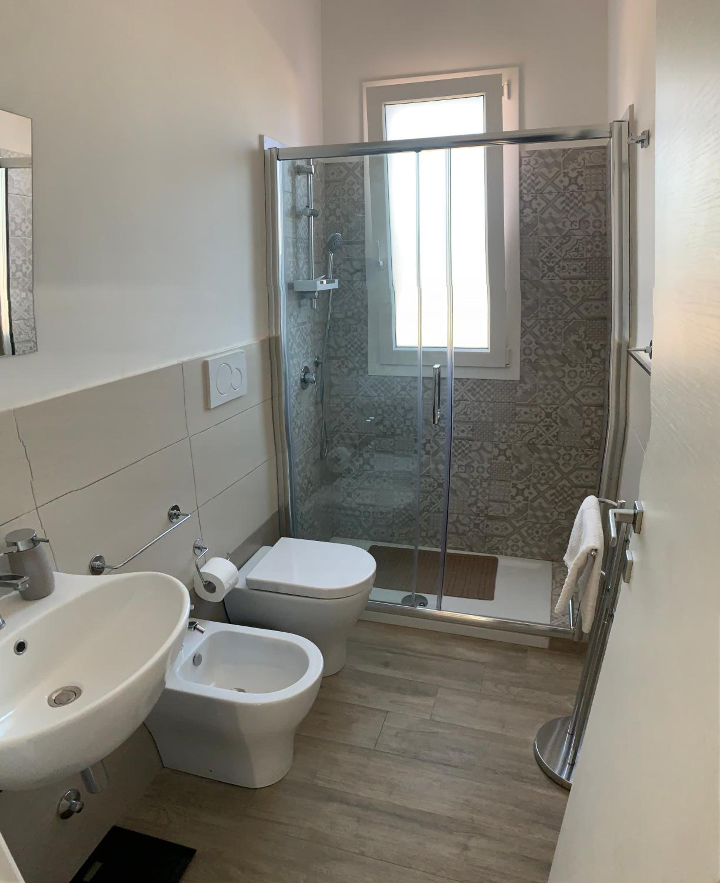 Il Paguro en Noto — bathroom