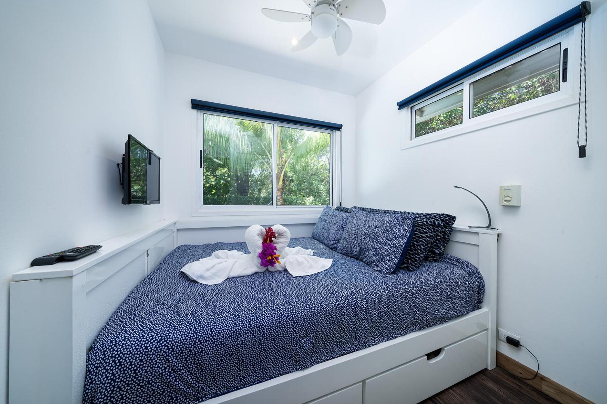 Cute, modern Tiny home with pool for 2 people in Playa Potrero