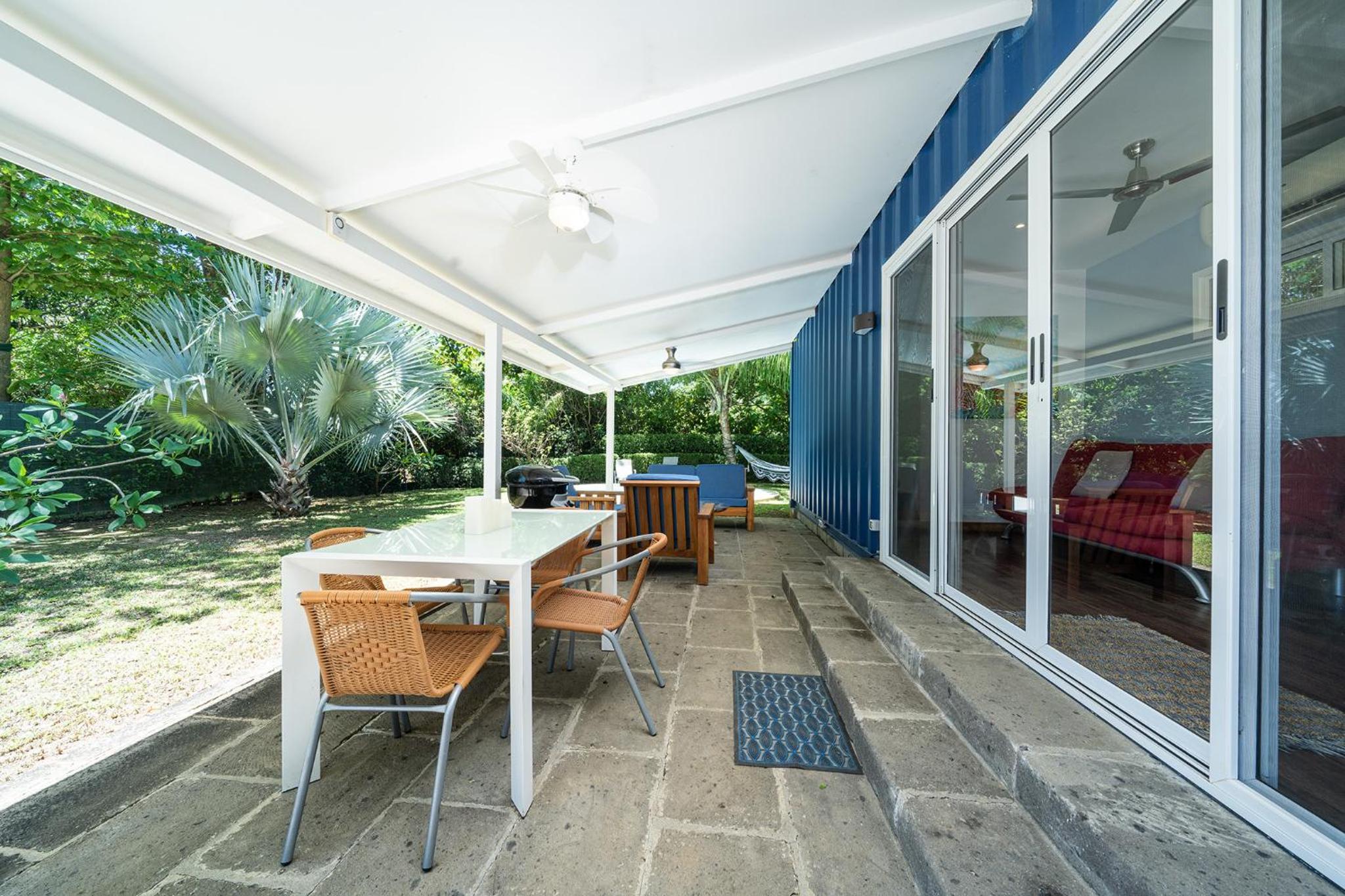 Cute, modern Tiny home with pool for 2 people in Playa Potrero